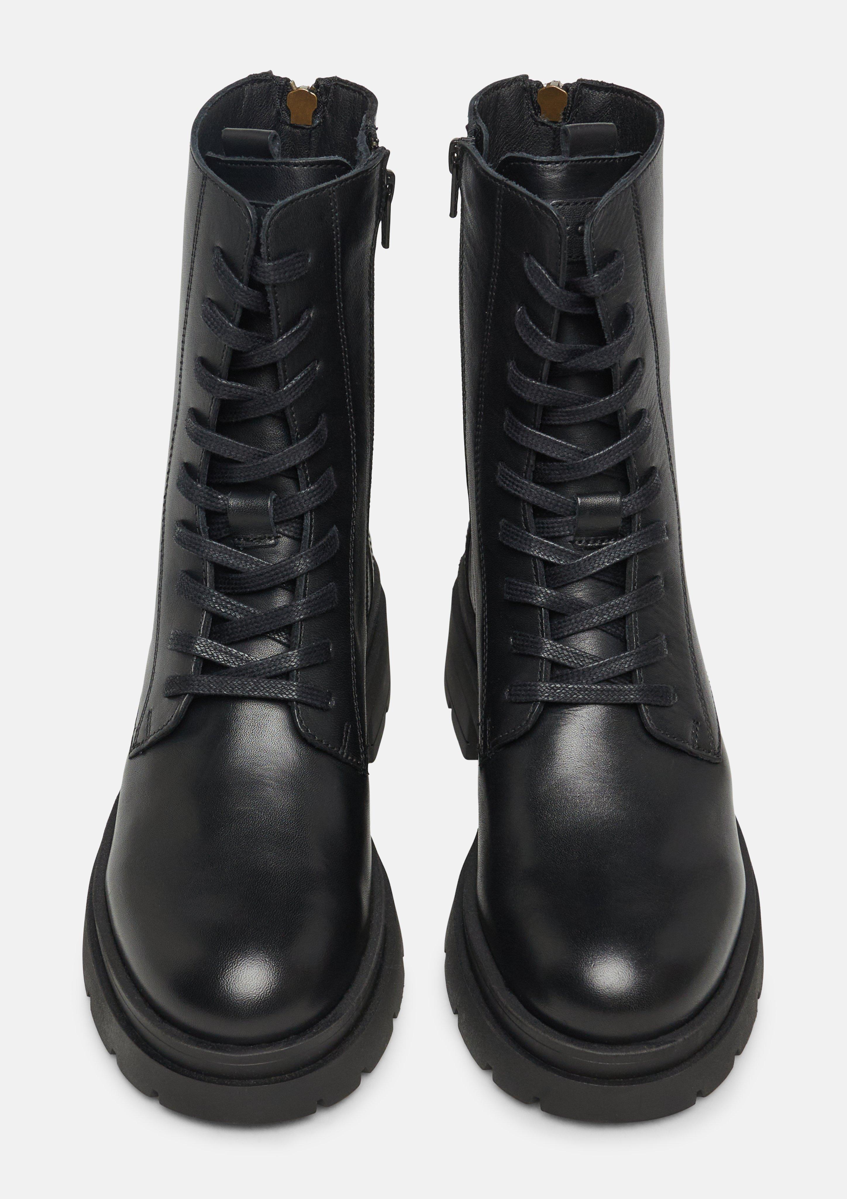 Boots in black by COMMA
