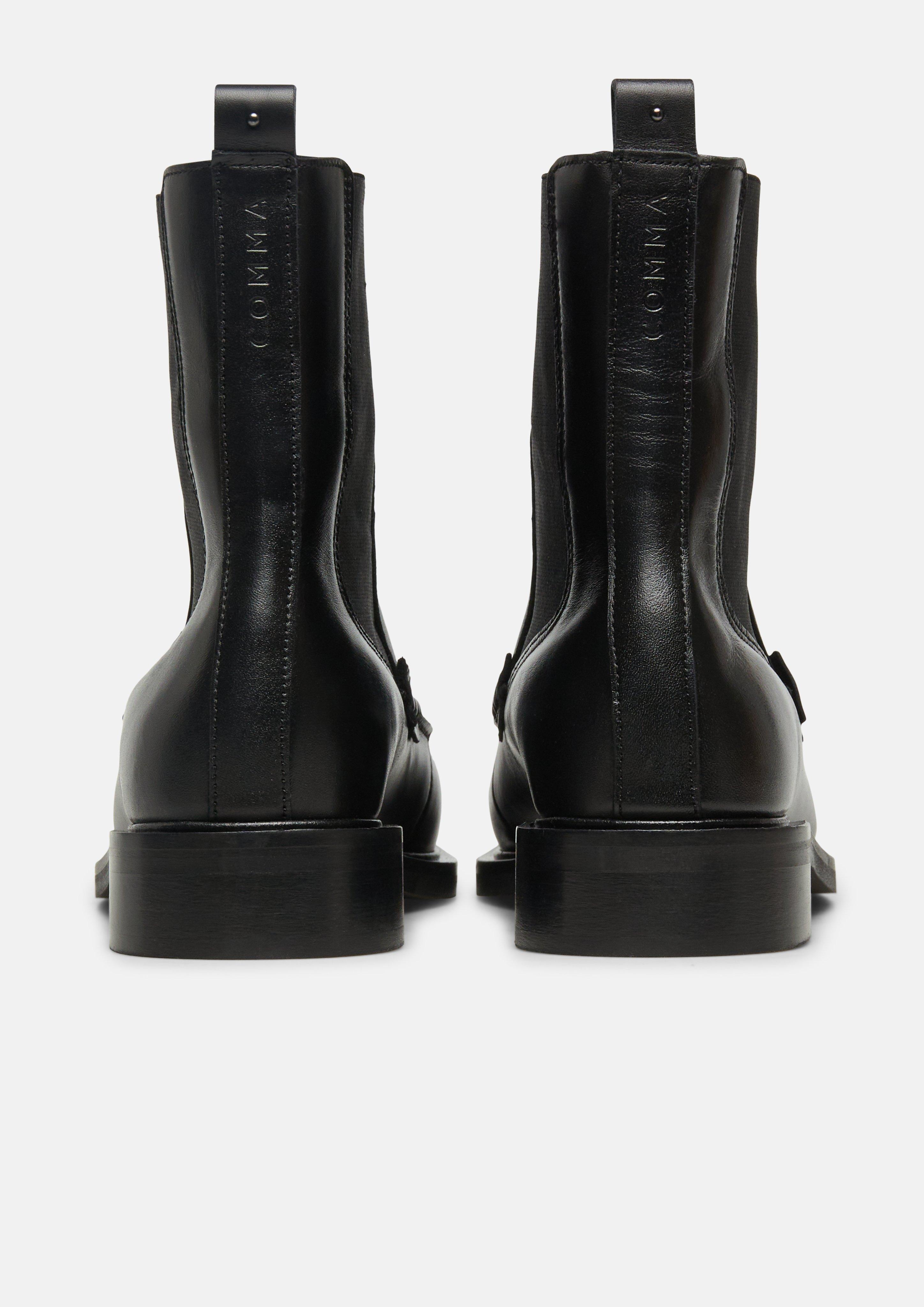 Chelsea boots in black by COMMA