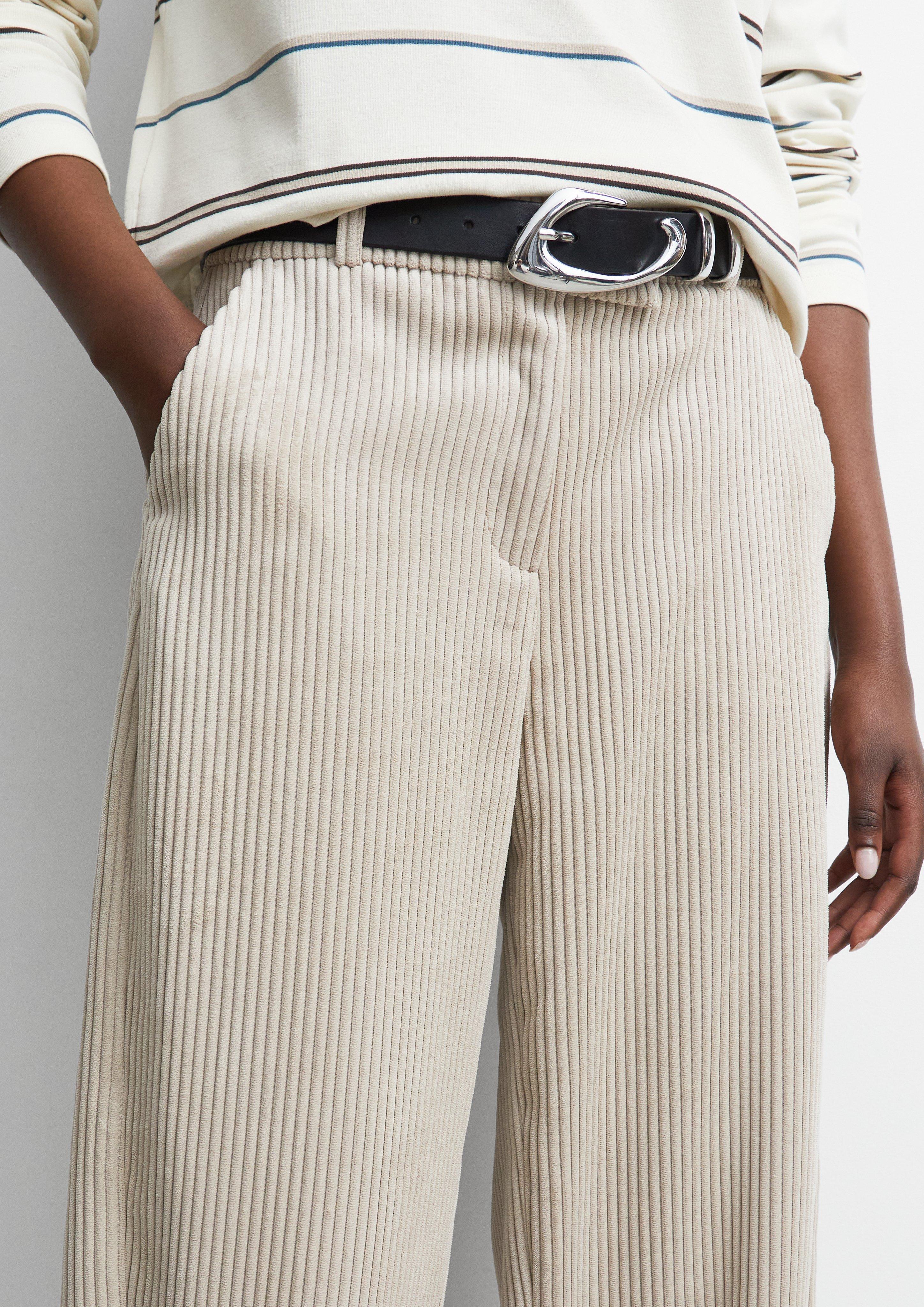 Pantalon coupe « barrel » en velours côtelé large en beige de COMMA