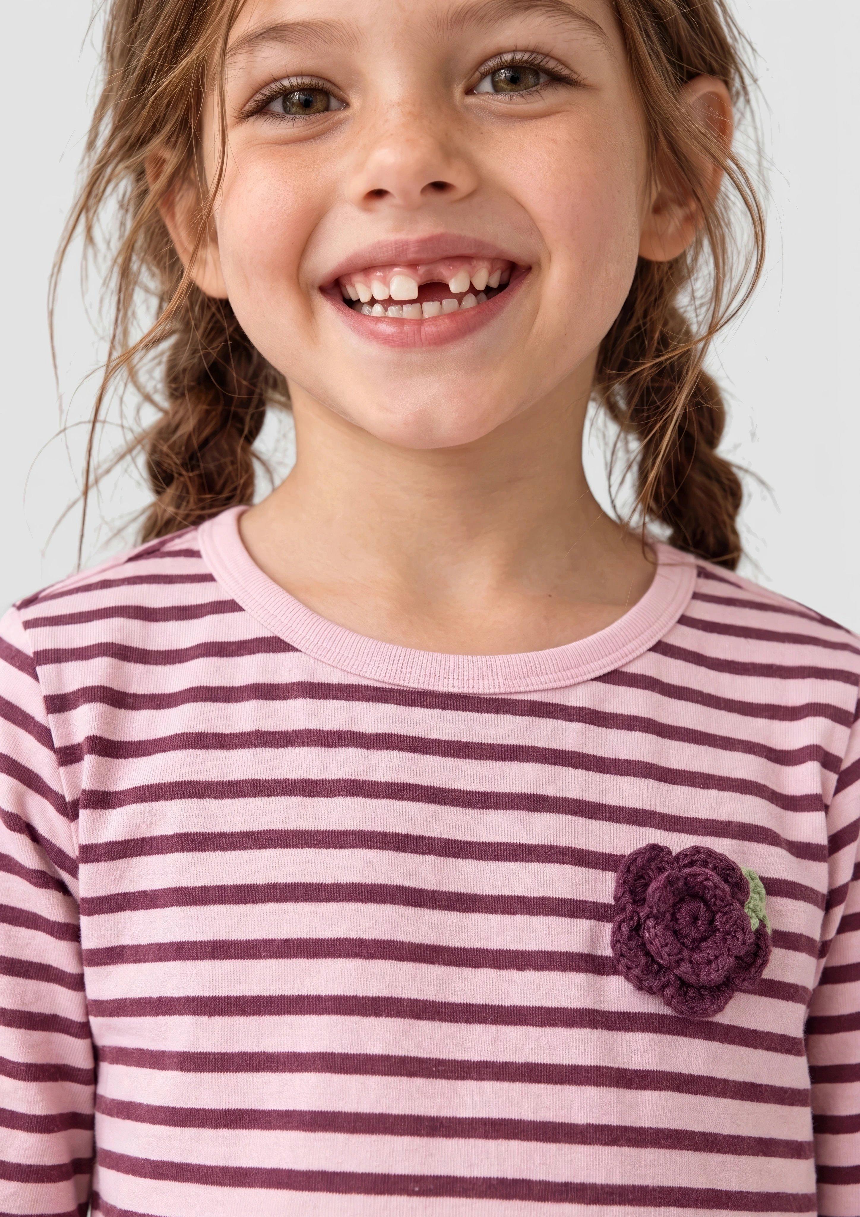 Junior T-shirt à manches longues, coupe ample, avec application en rose de s.Oliver