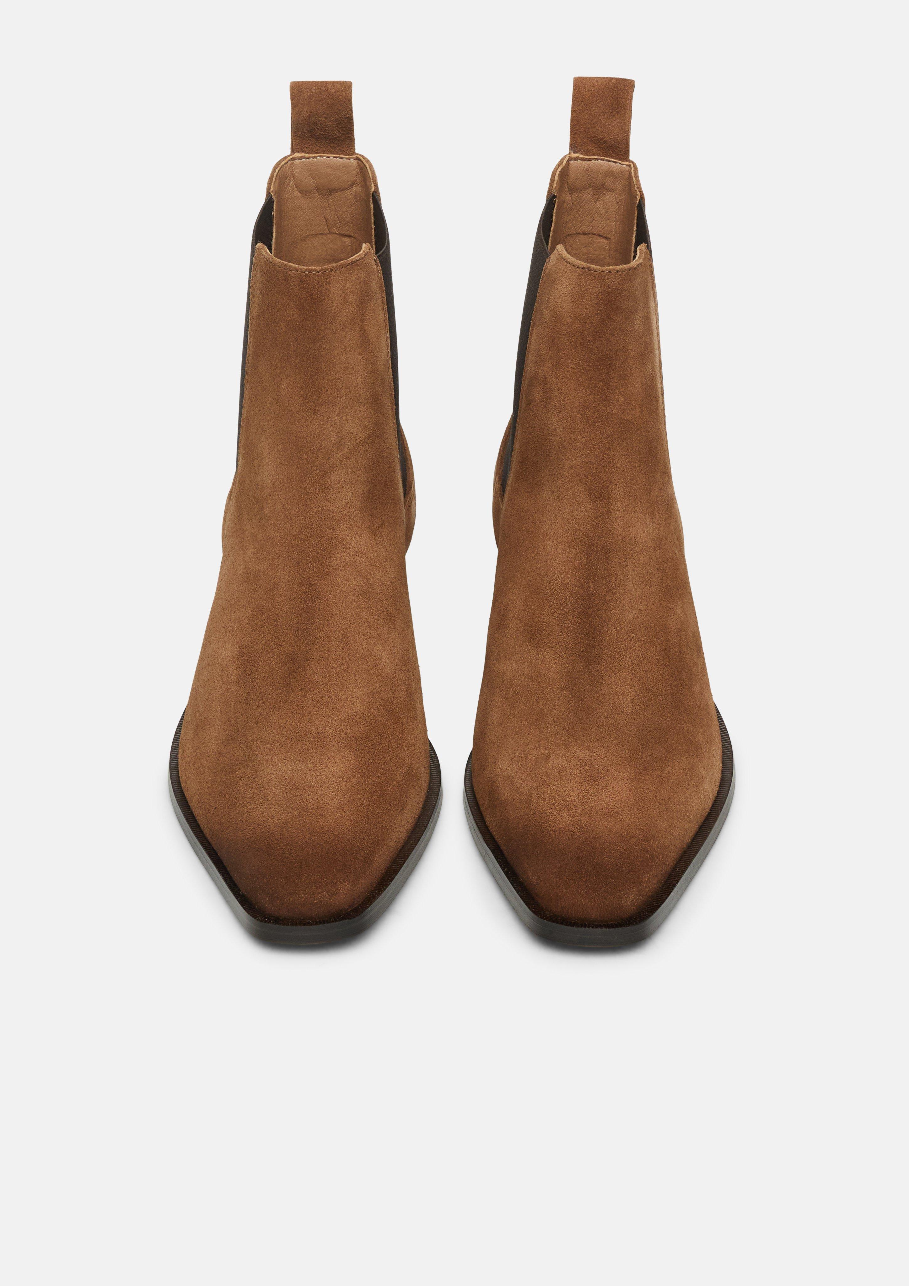 Chelsea boots in brown by COMMA