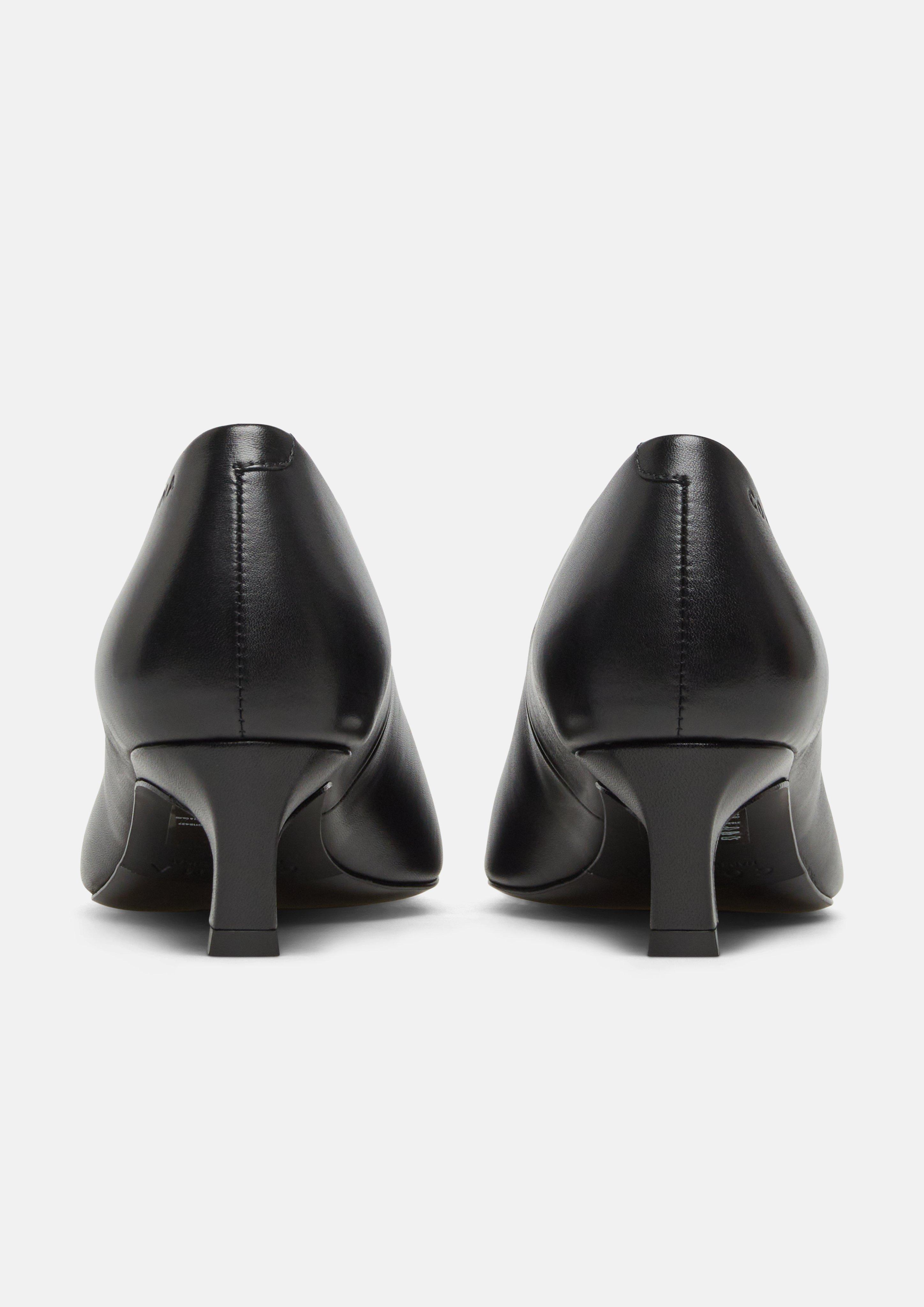 Pumps in schwarz von COMMA