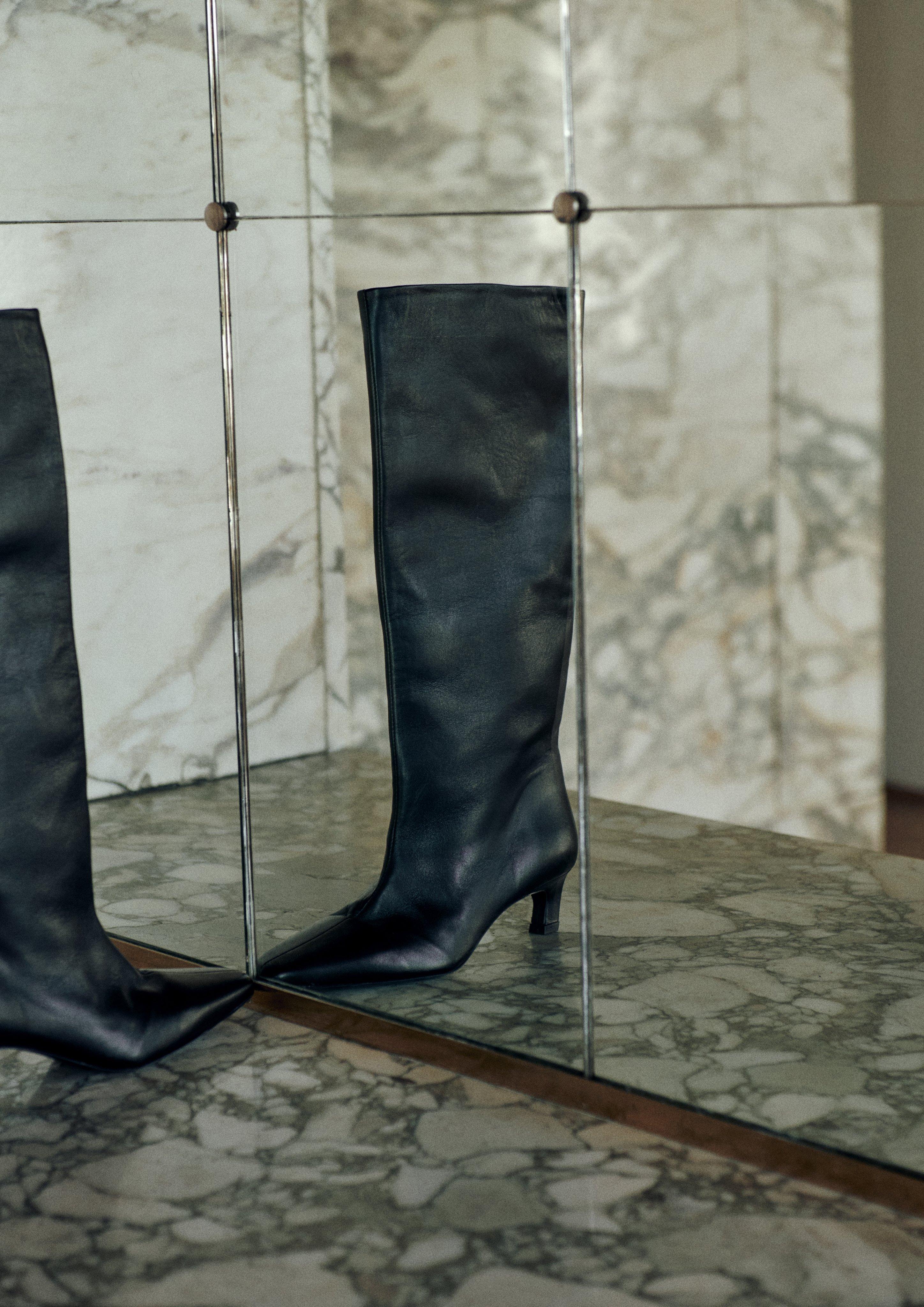 Lederstiefel mit geradem Schaft und Kitten-Heel in Farbe schwarz von COMMA