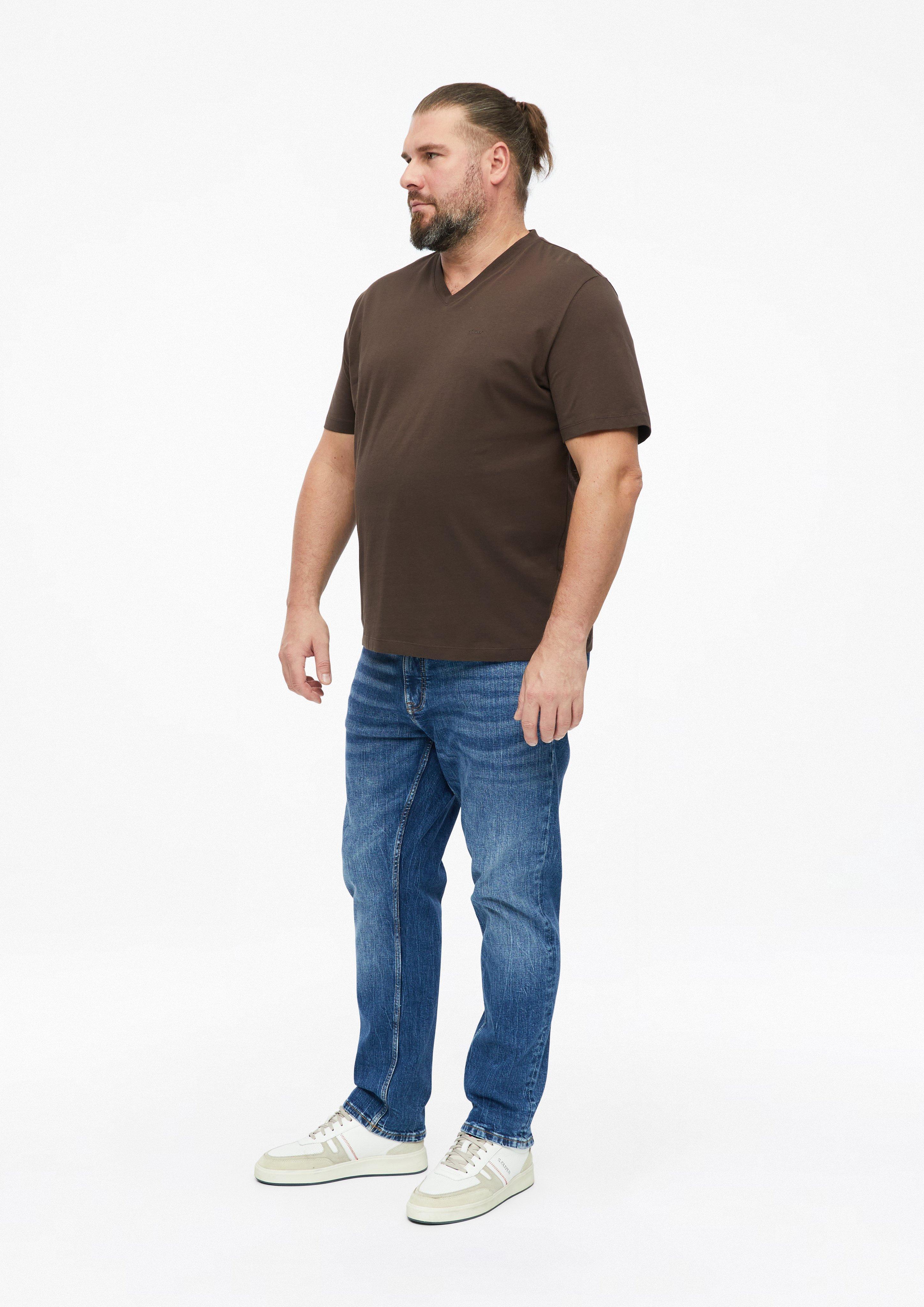 Herren Baumwoll-T-Shirt mit Logo-Print und V-Neck in braun von s.Oliver Men Big Sizes