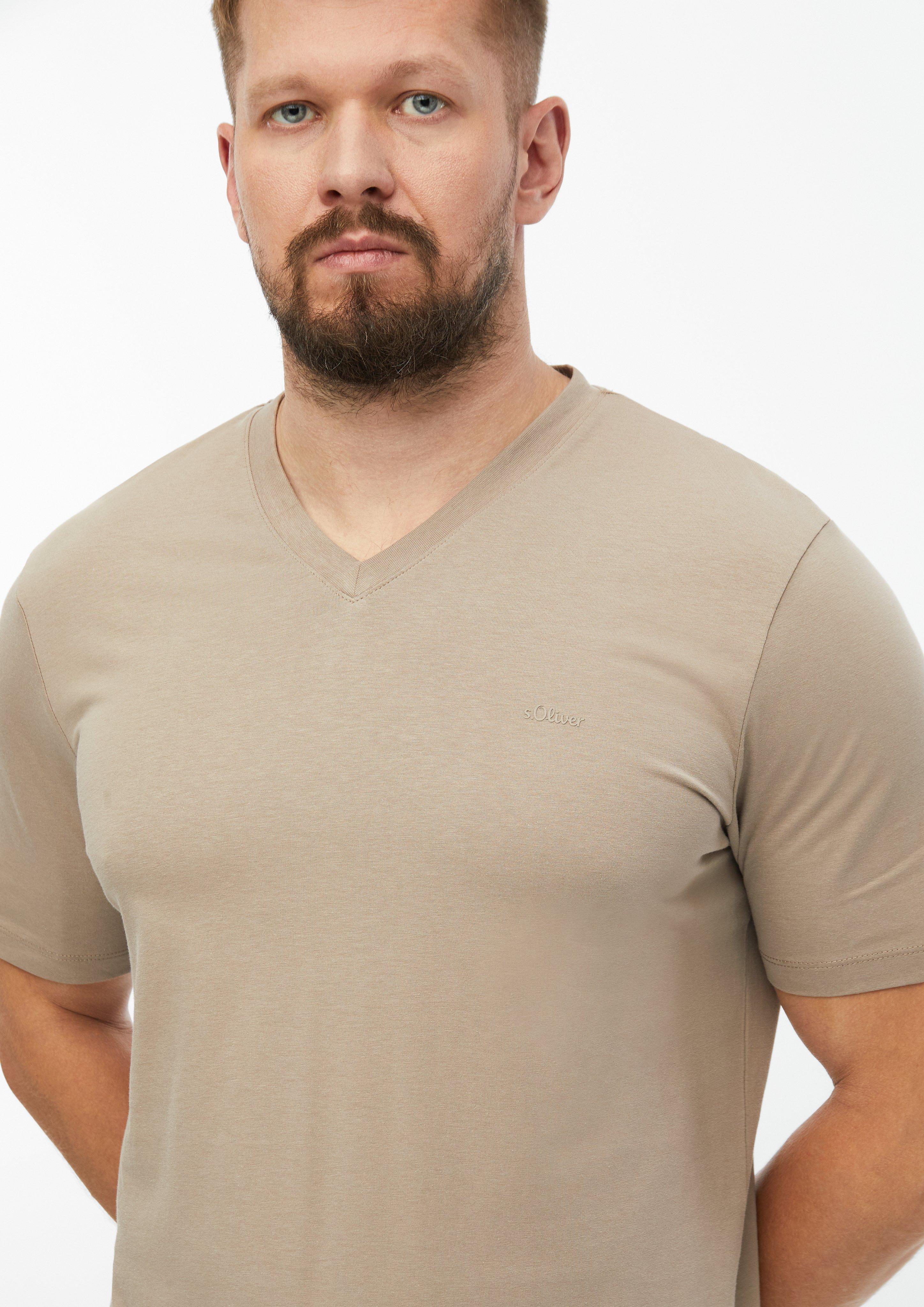 Hommes T-shirt en coton avec logo imprimé et col en V en brun de s.Oliver Men Tall Sizes