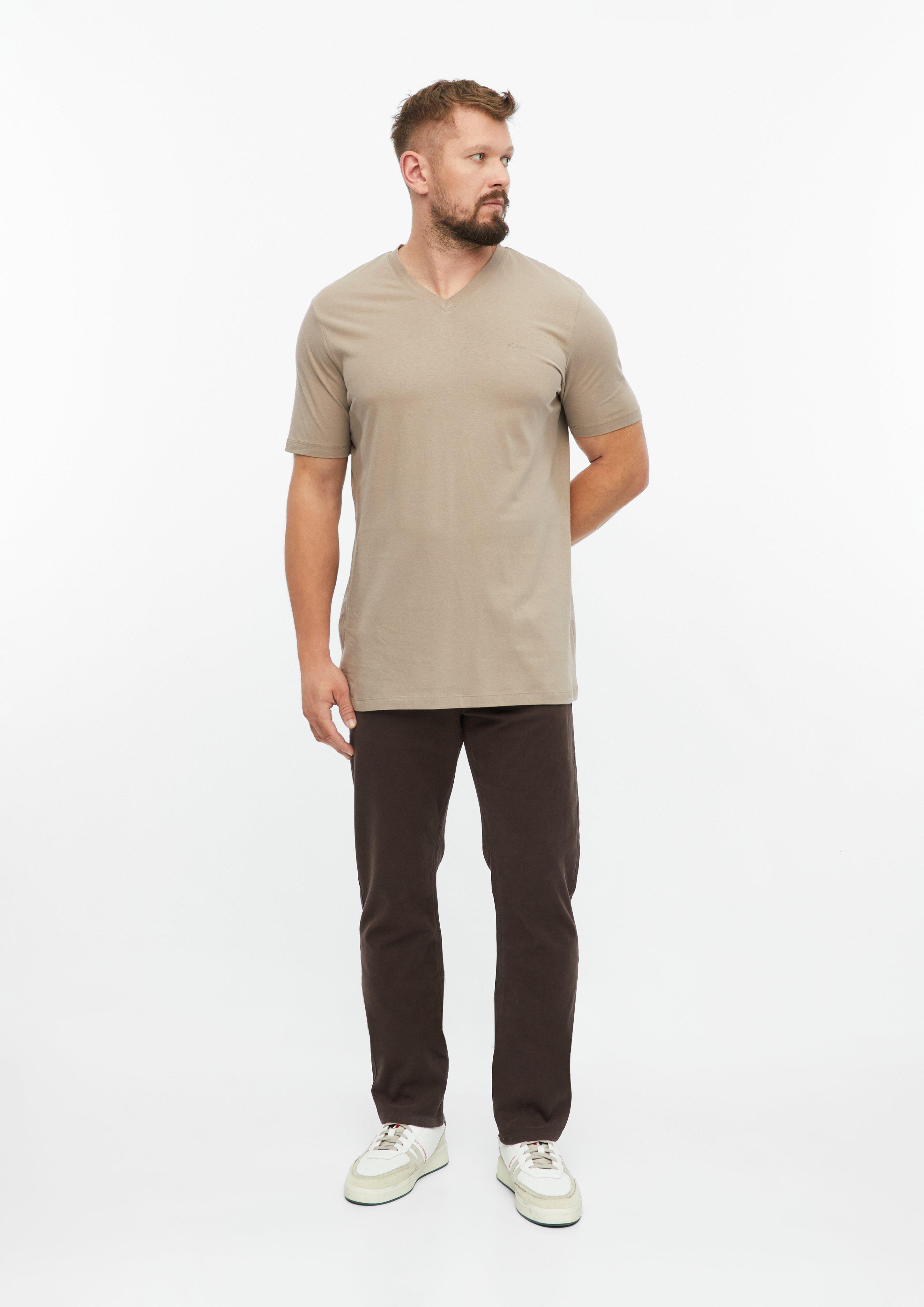 Hommes T-shirt en coton avec logo imprimé et col en V en brun de s.Oliver Men Tall Sizes