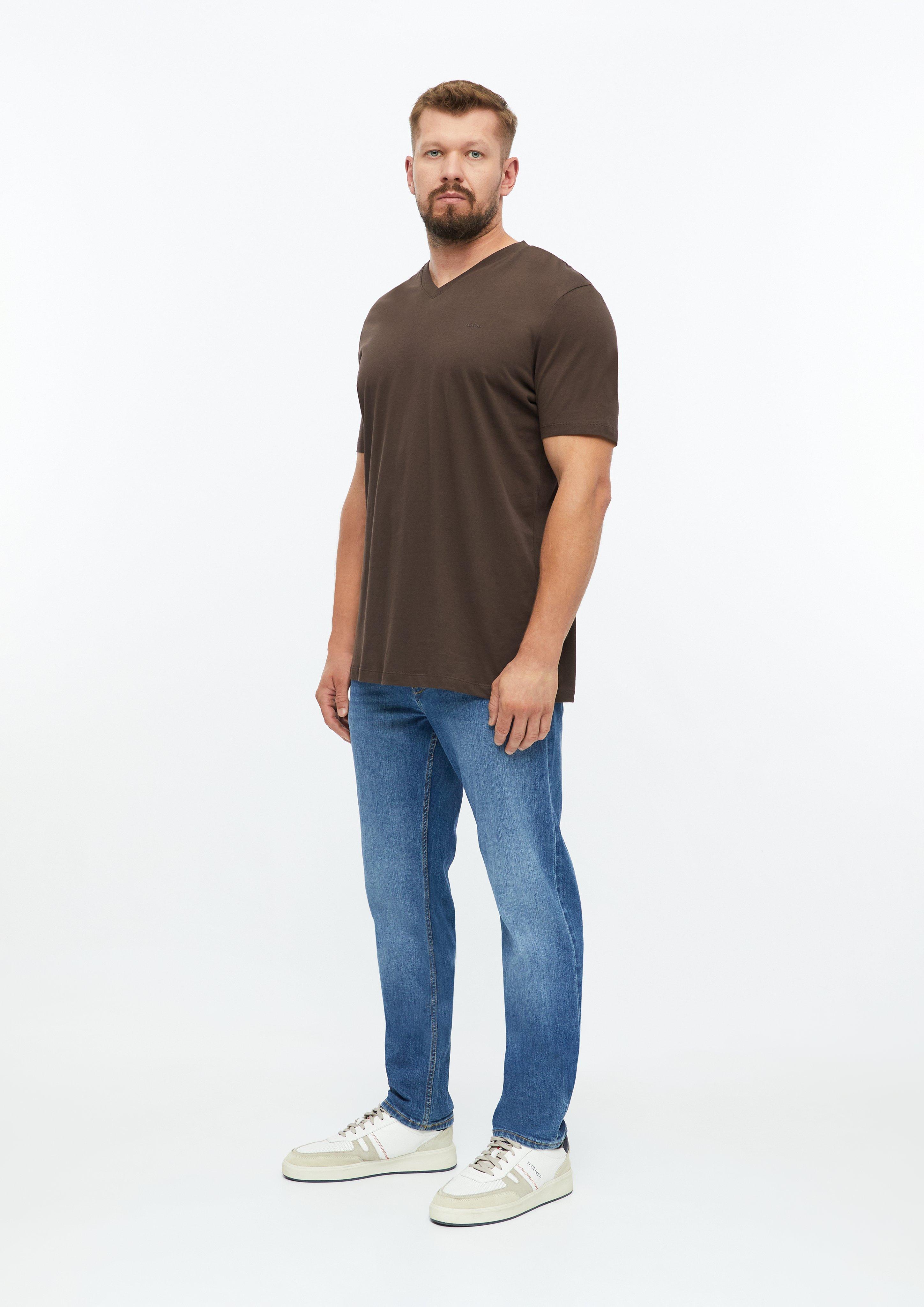 Hommes T-shirt en coton avec logo imprimé et col en V en brun de s.Oliver Men Tall Sizes