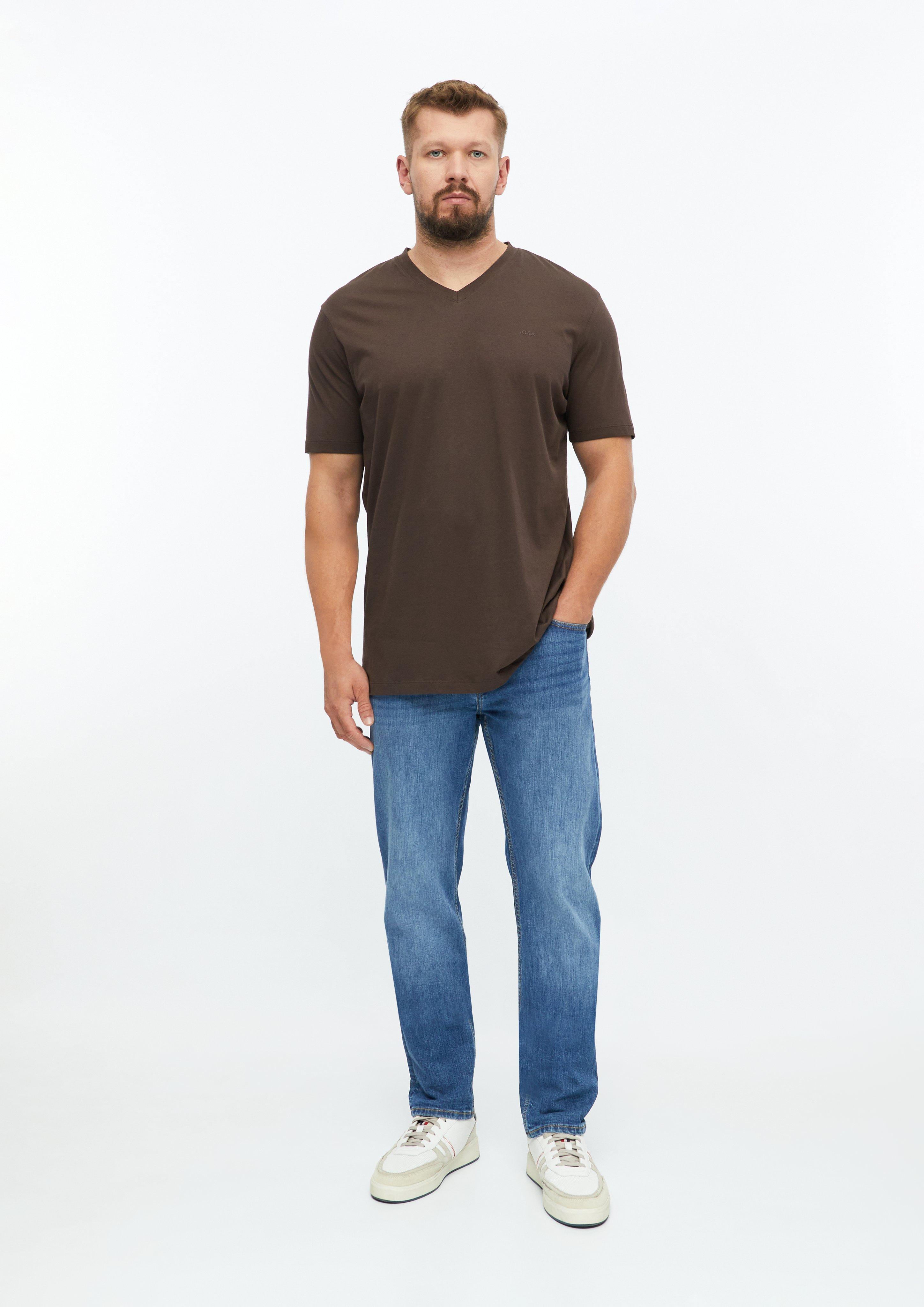 Hommes T-shirt en coton avec logo imprimé et col en V en brun de s.Oliver Men Tall Sizes