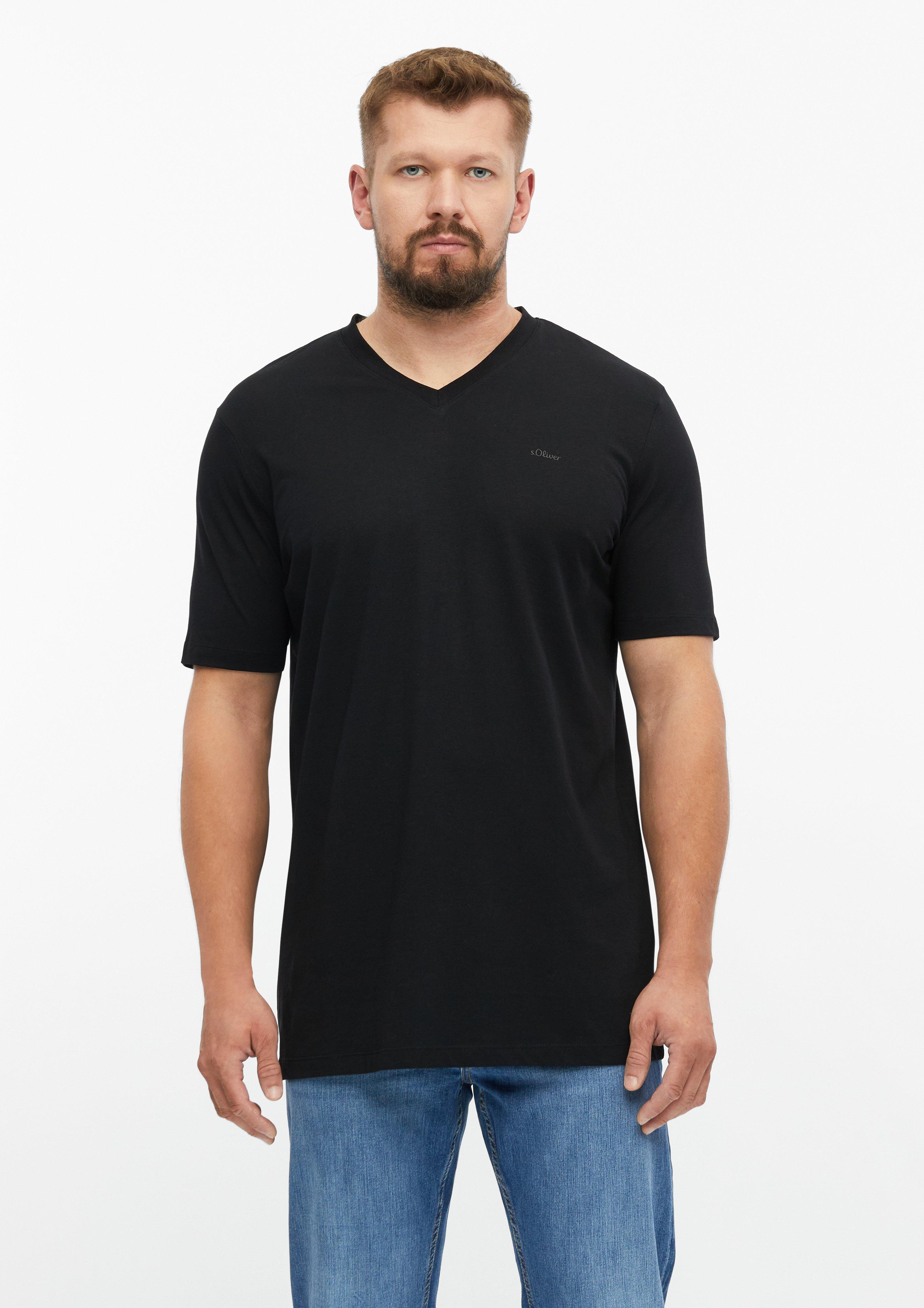 Baumwoll-T-Shirt mit Logo-Print und V-Neck in Farbe schwarz von s.Oliver Men Tall Sizes