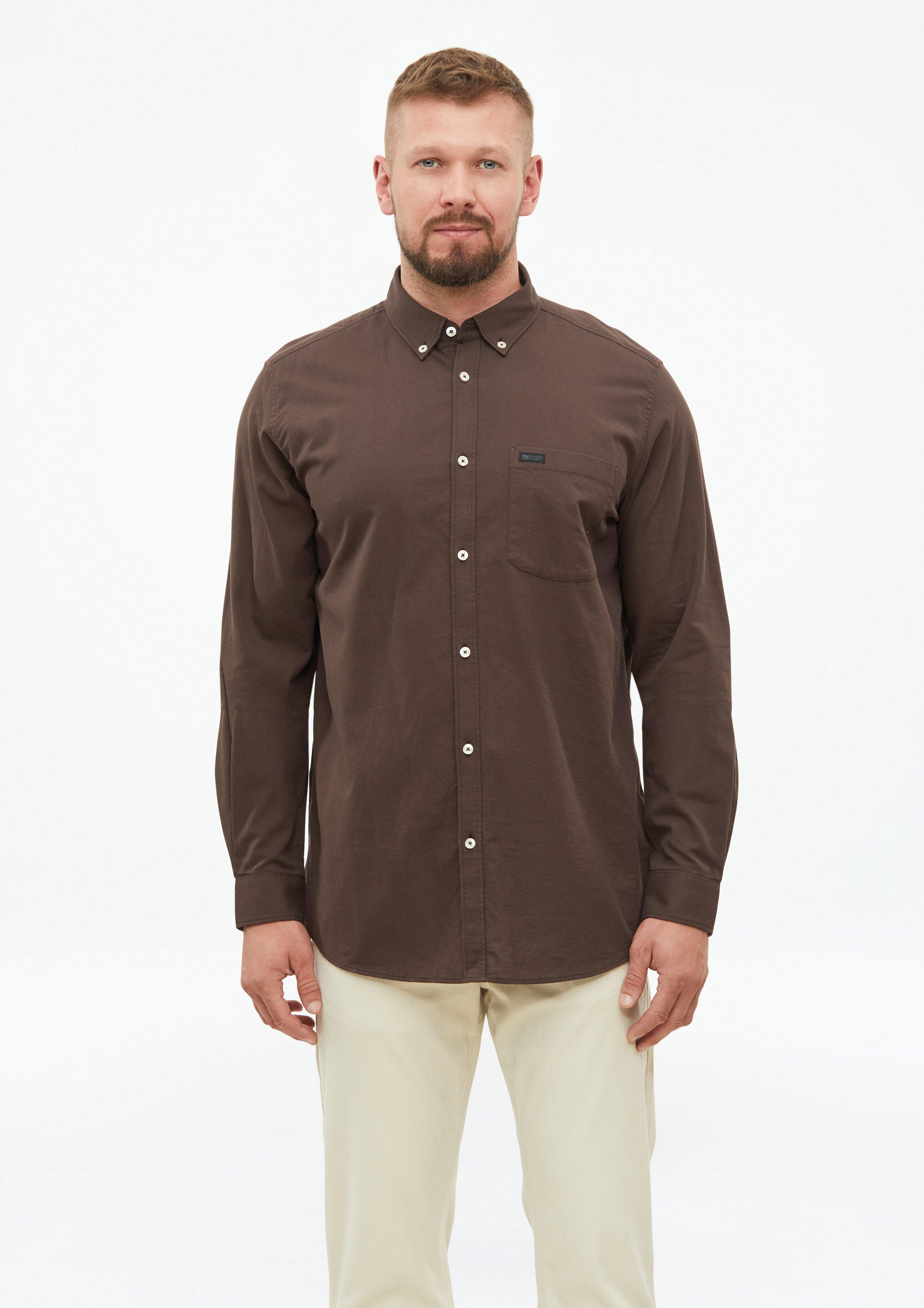Regular Fit: Koszula o delikatnej strukturze z przypinanym kołnierzykiem w kolorze ciemnobrązowy od s.Oliver Men Tall Sizes
