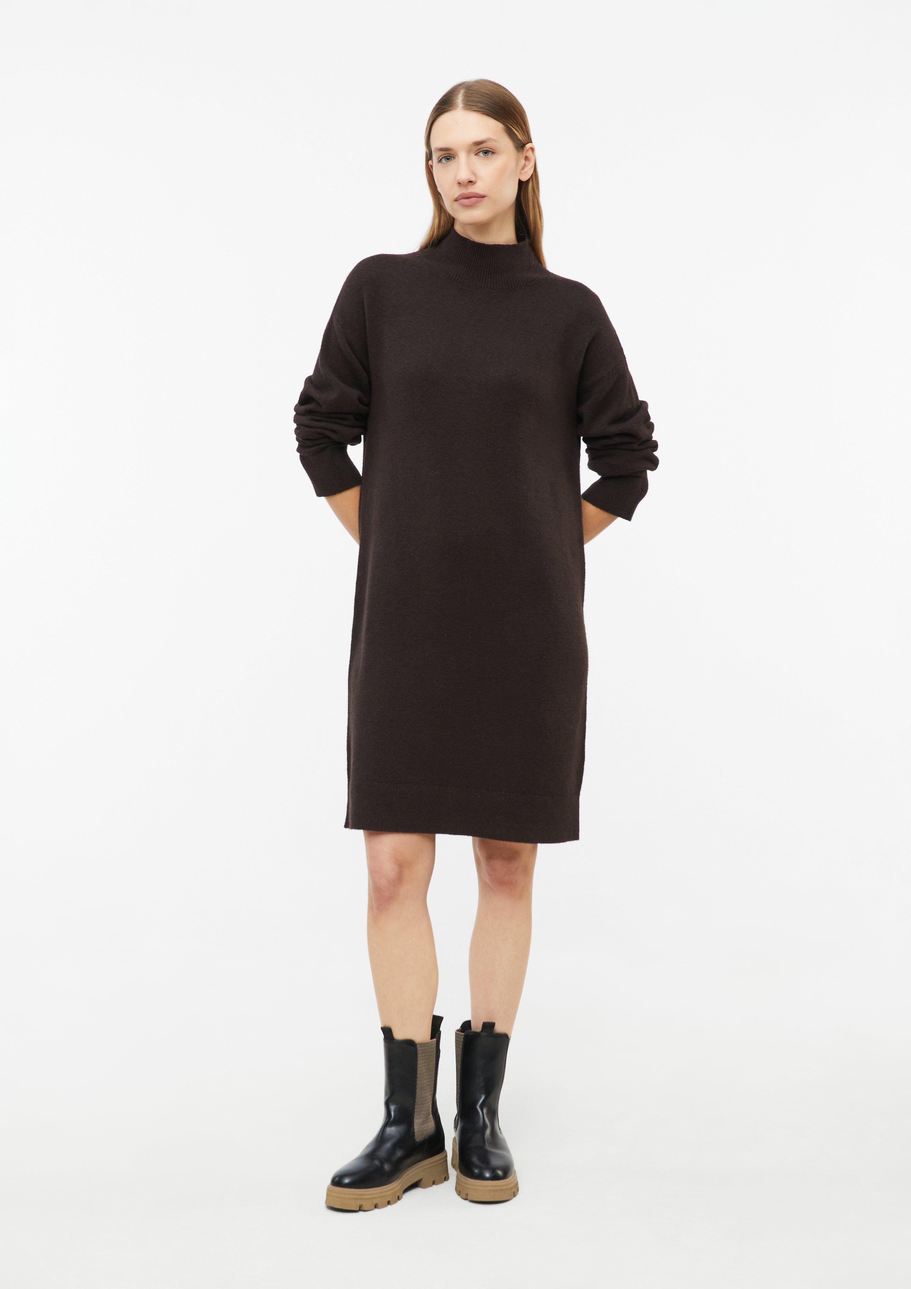 Weiches Strickkleid mit Stehkragen in Farbe dunkelbraun von s.Oliver