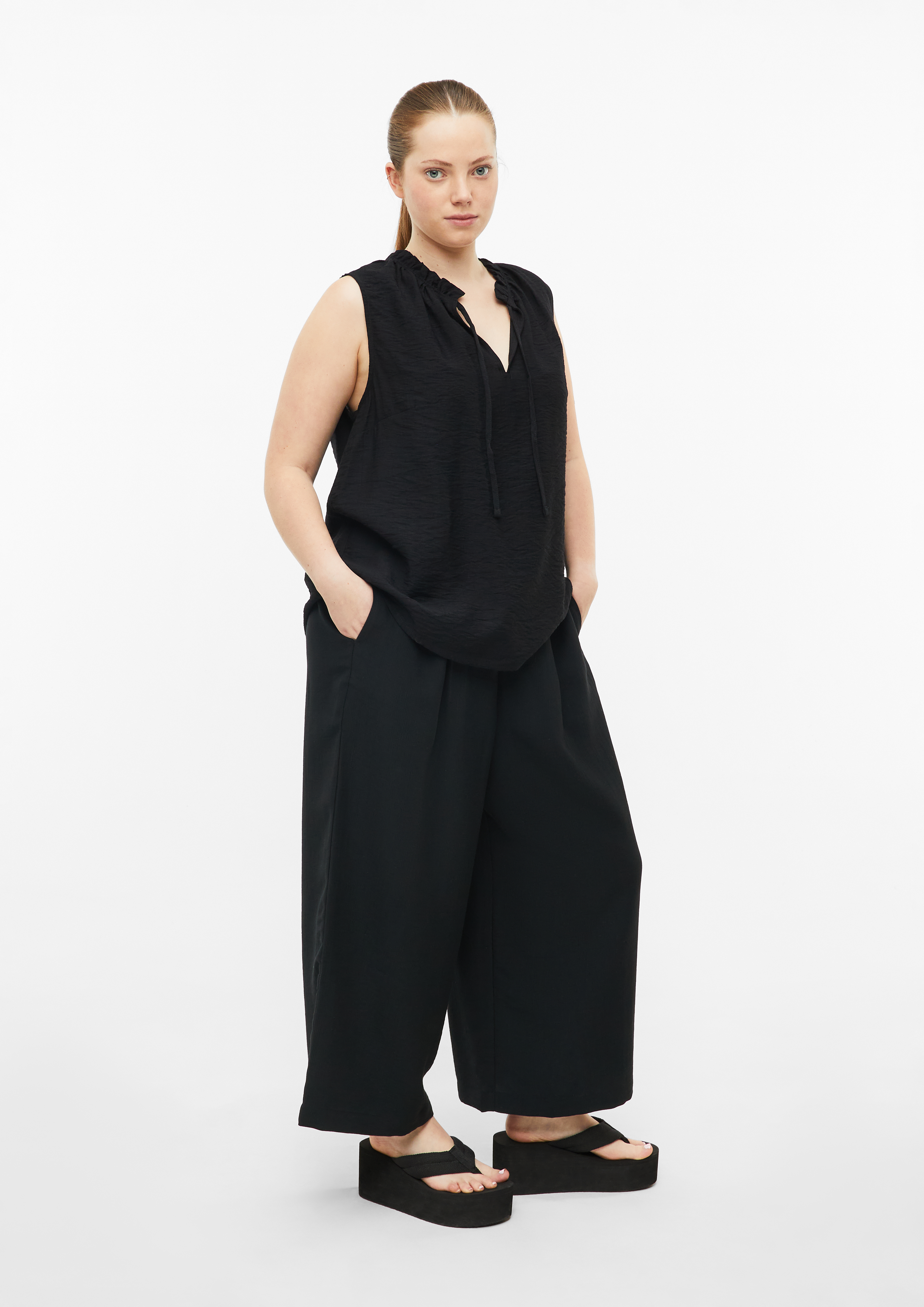 Damen Bluse in schwarz von QS CURVE