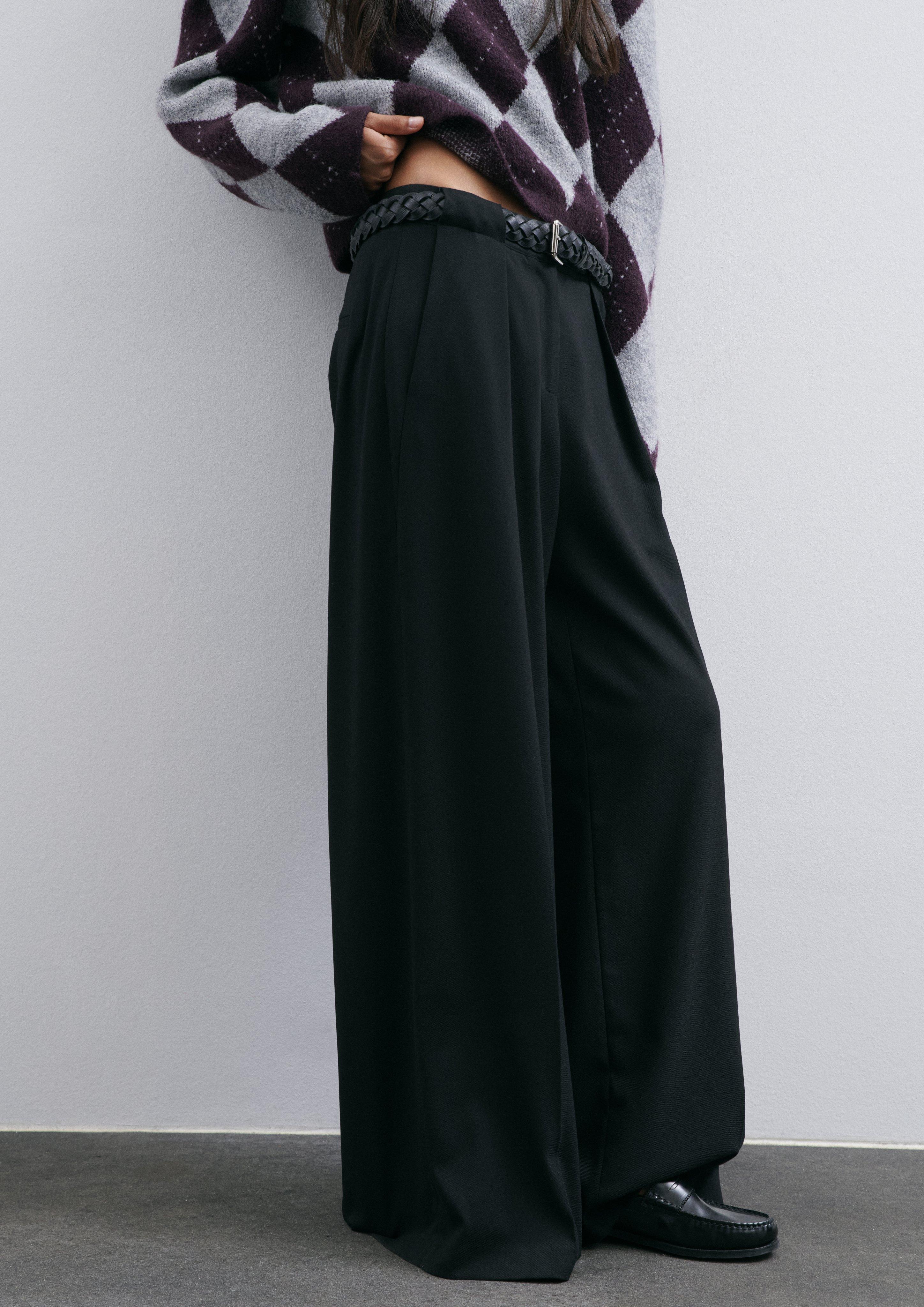Bundfaltenhose mit Wide Leg in schwarz von COMMA