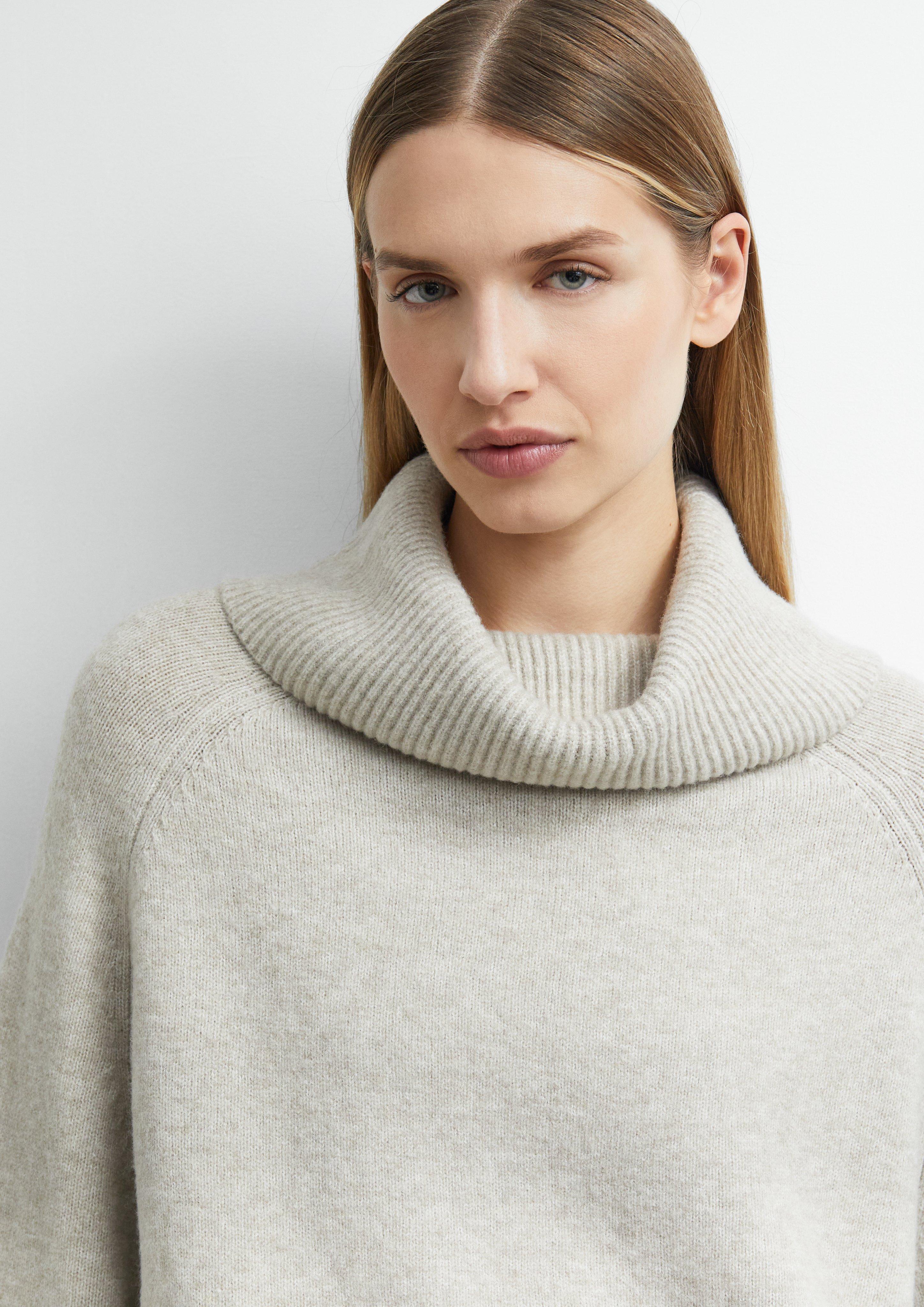 Pull-poncho à large col en beige de COMMA