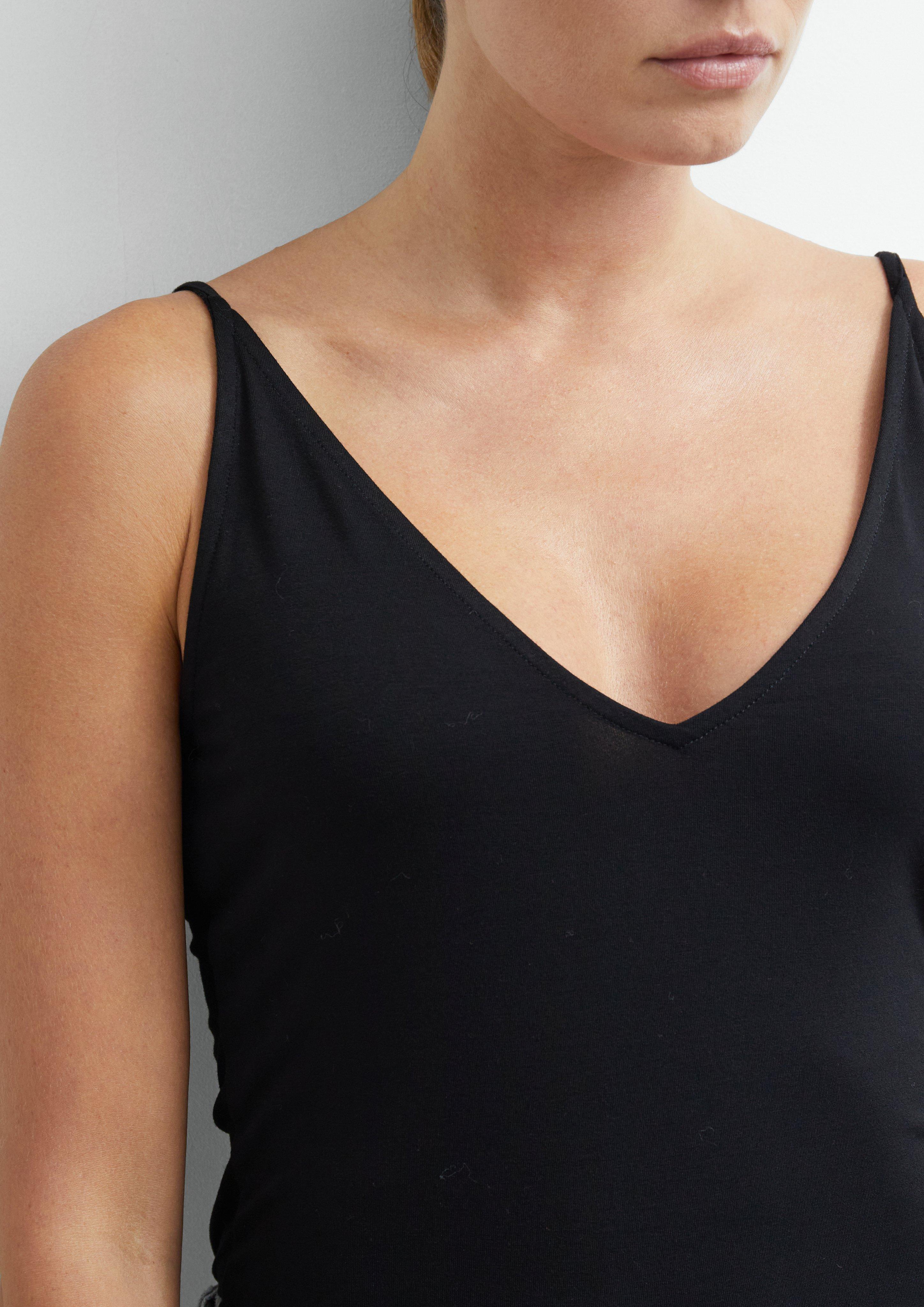 T-Shirt in schwarz von COMMA