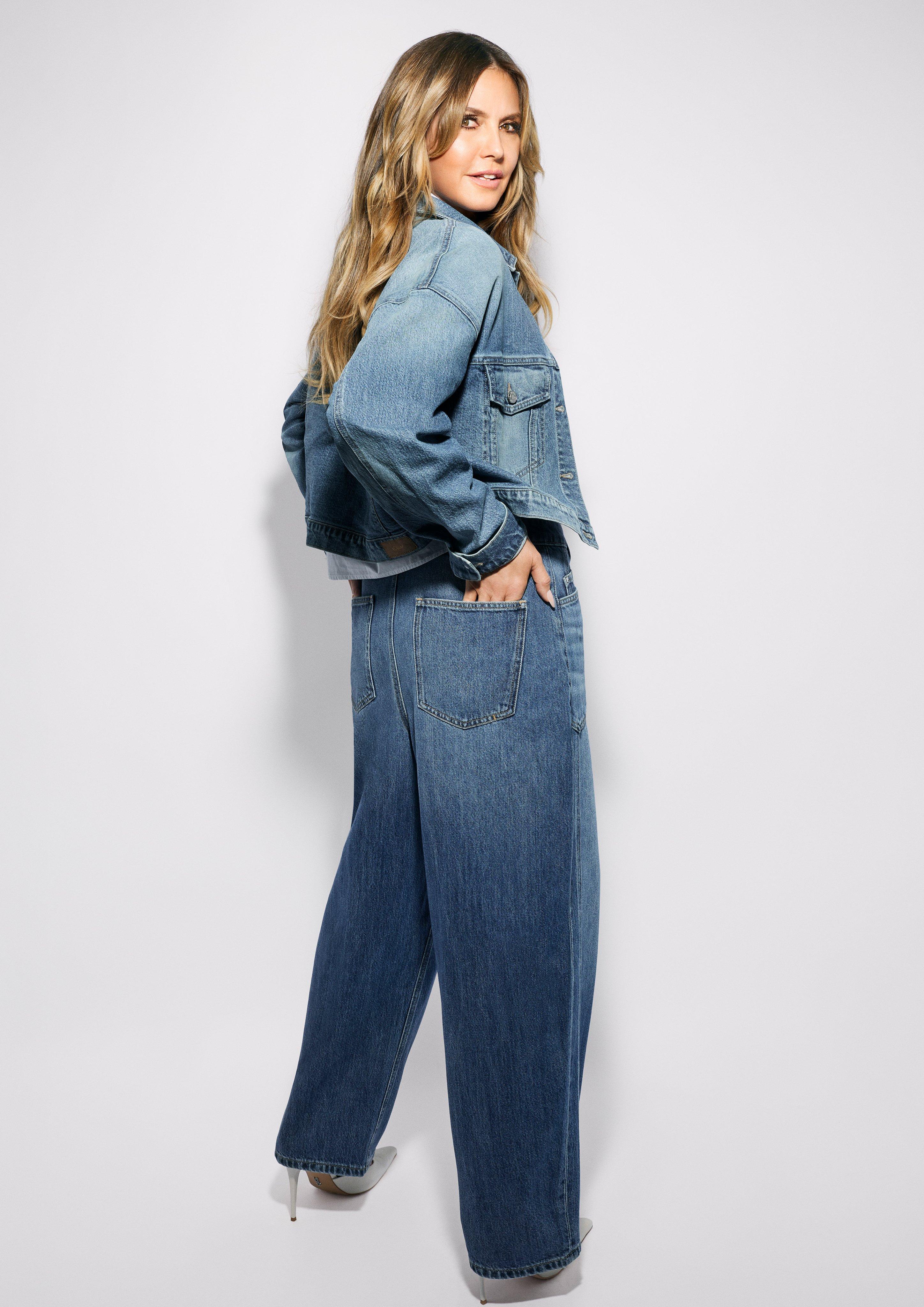 s.Oliver x Heidi Klum: enkeljeans / barrel fit / high rise in blauw van s.Oliver