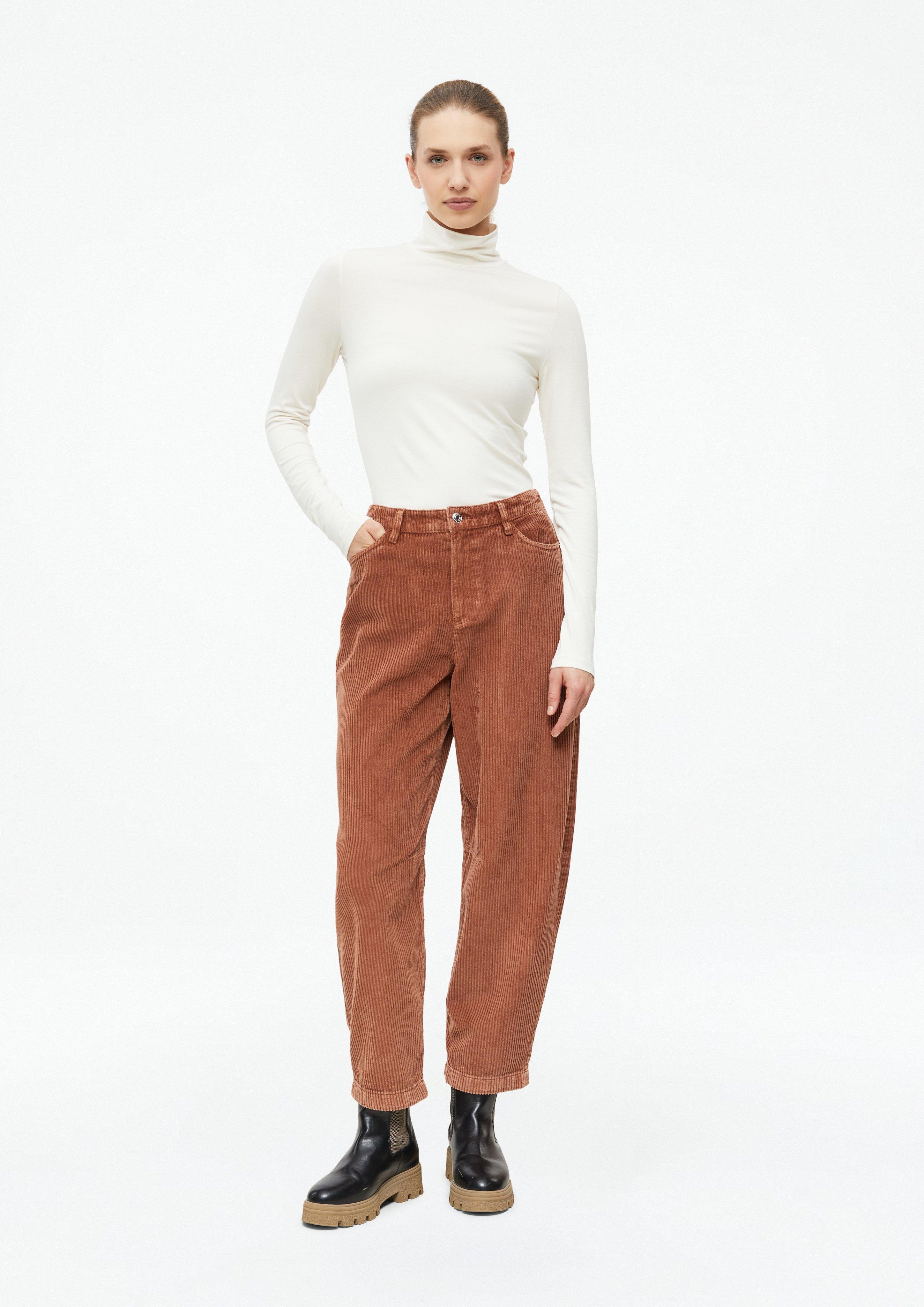Pantalon en velours côtelé à chevilles resserrées et jambes évasées en terracotta de s.Oliver