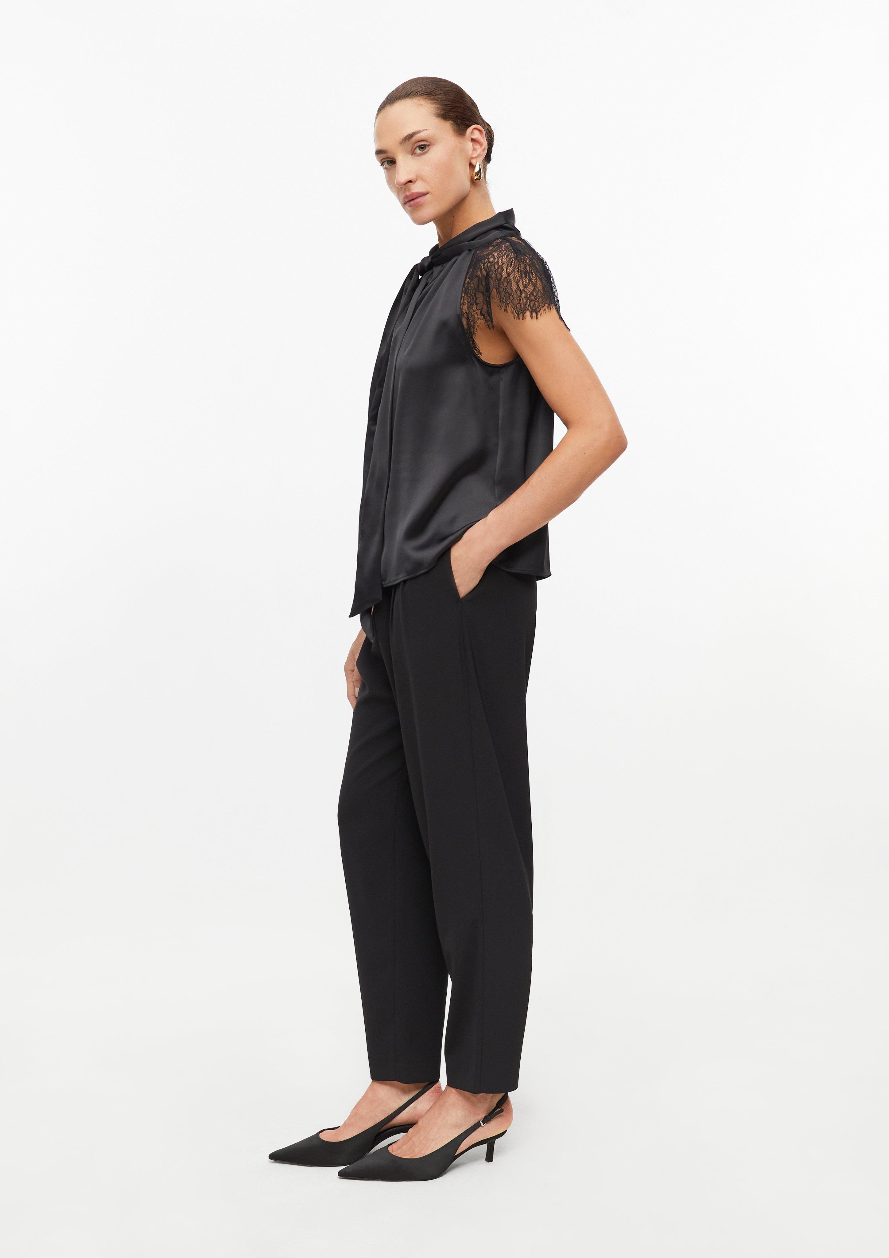 Femmes Chemisier à col lavallière et détails en dentelle en noir de s.Oliver BLACK LABEL