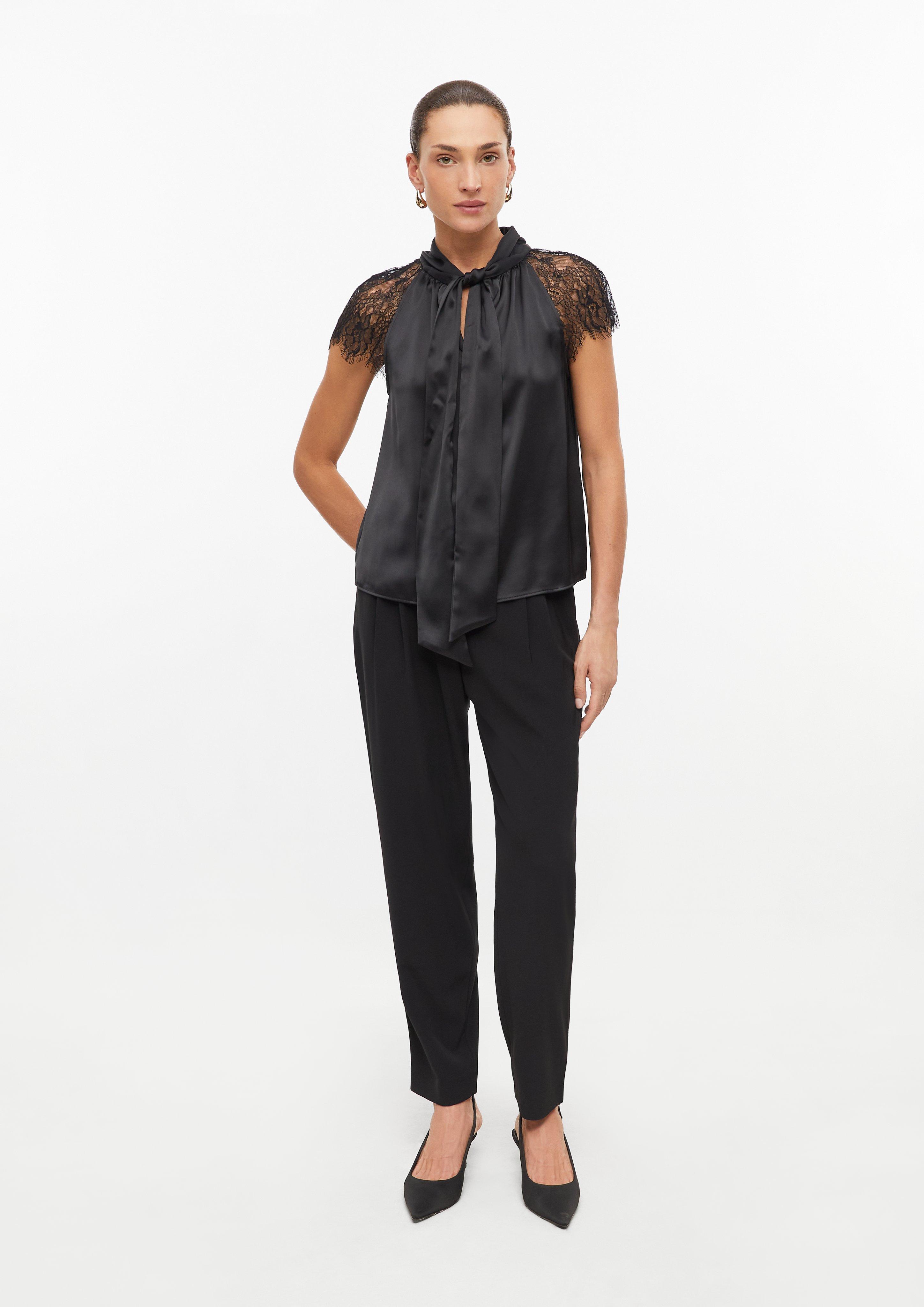 Femmes Chemisier à col lavallière et détails en dentelle en noir de s.Oliver BLACK LABEL