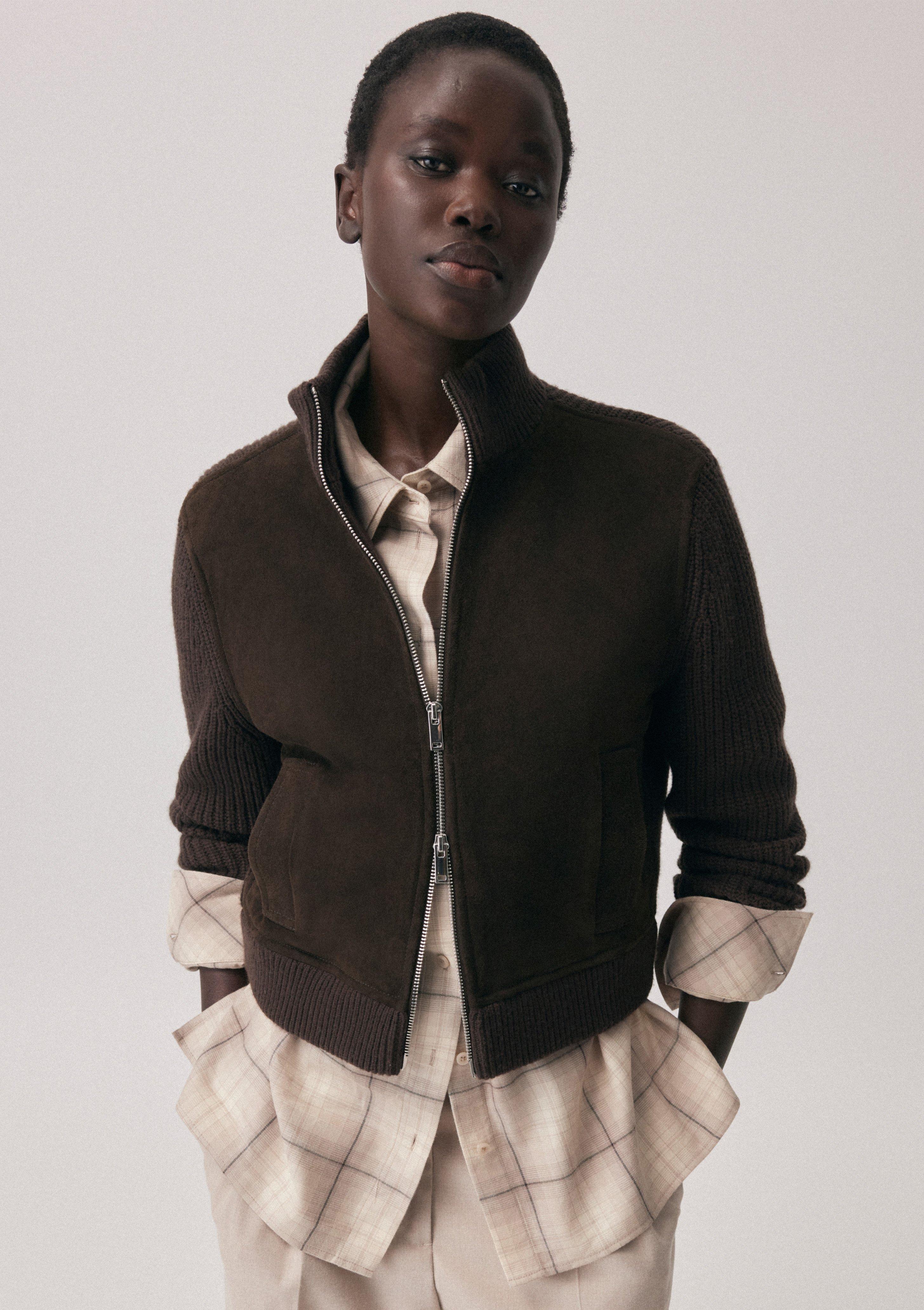 Veste en tricot en marron foncé de COMMA