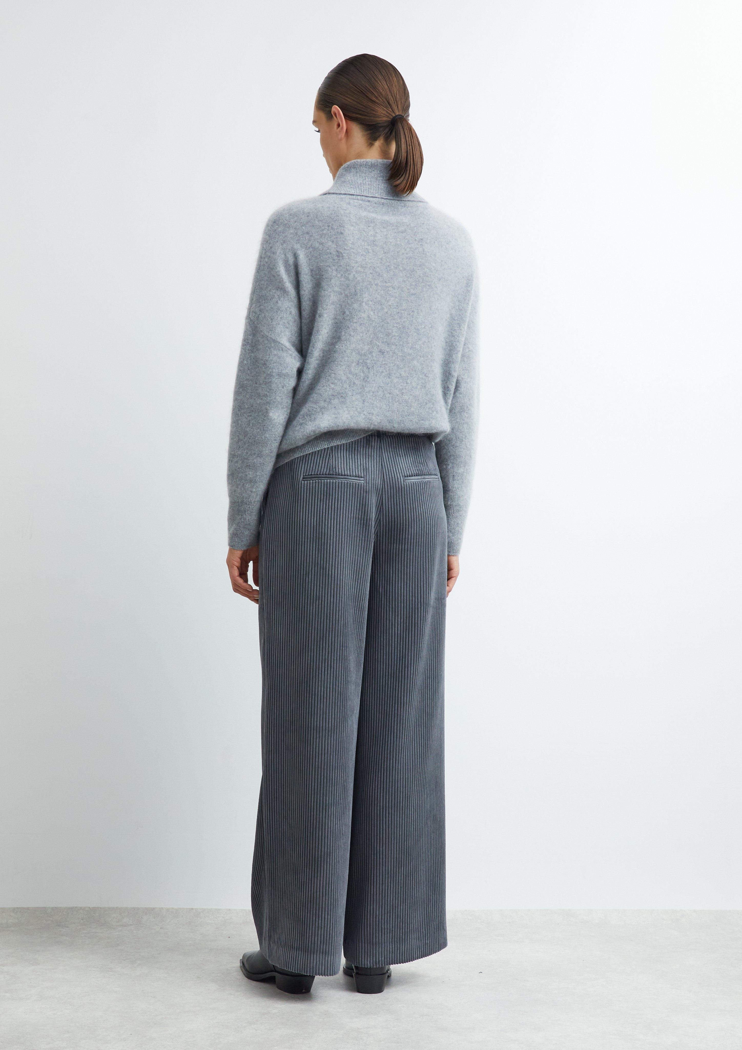 Damen Oversize-Strickpullover aus gebürsteter Wolle mit Rollkragen in grau von COMMA