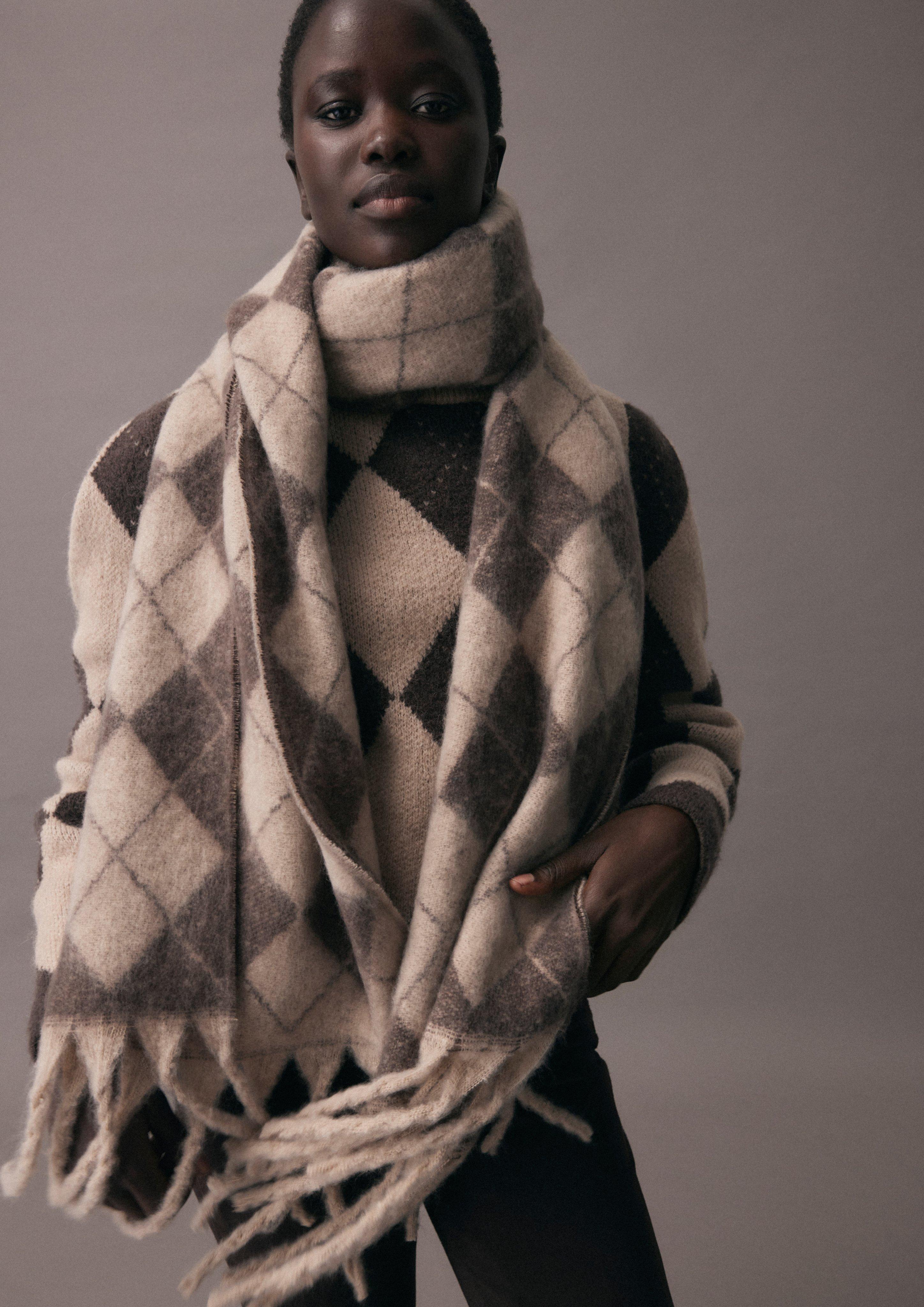 Kuscheliger Schal mit Argyle-Muster in beige von COMMA