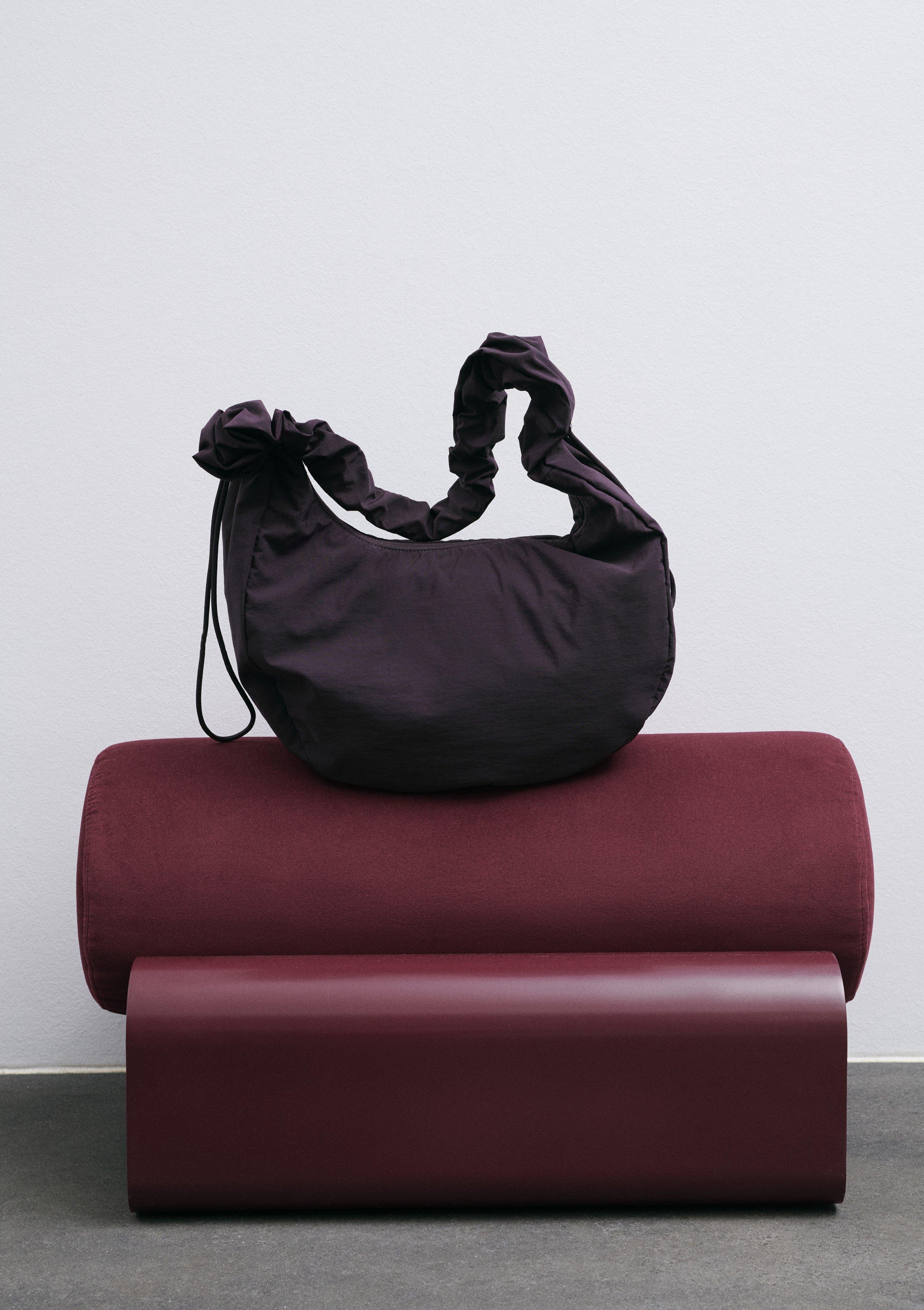 Sac hobo avec bandoulière réglable en aubergine de comma