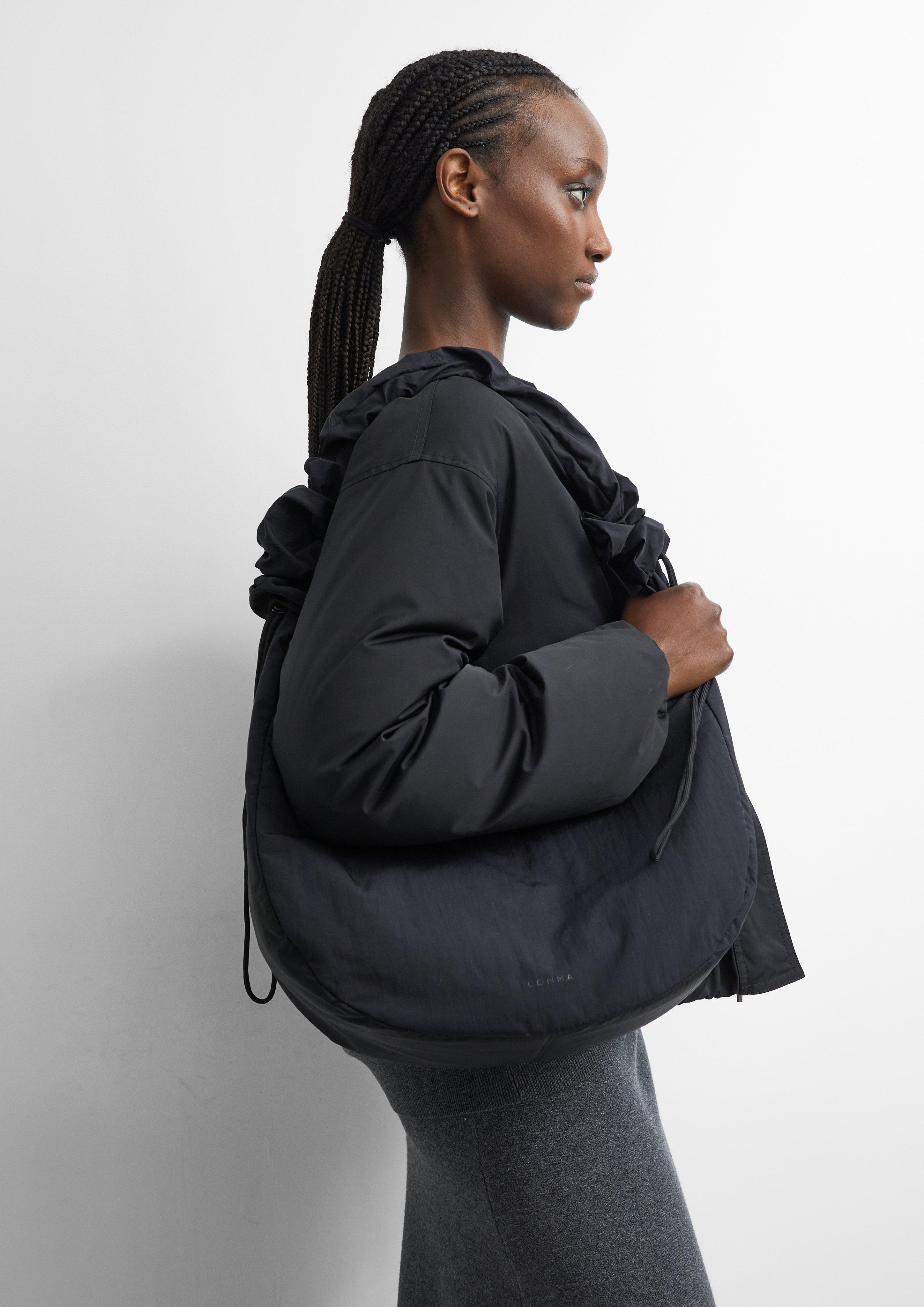 Taška v černá barvě od COMMA