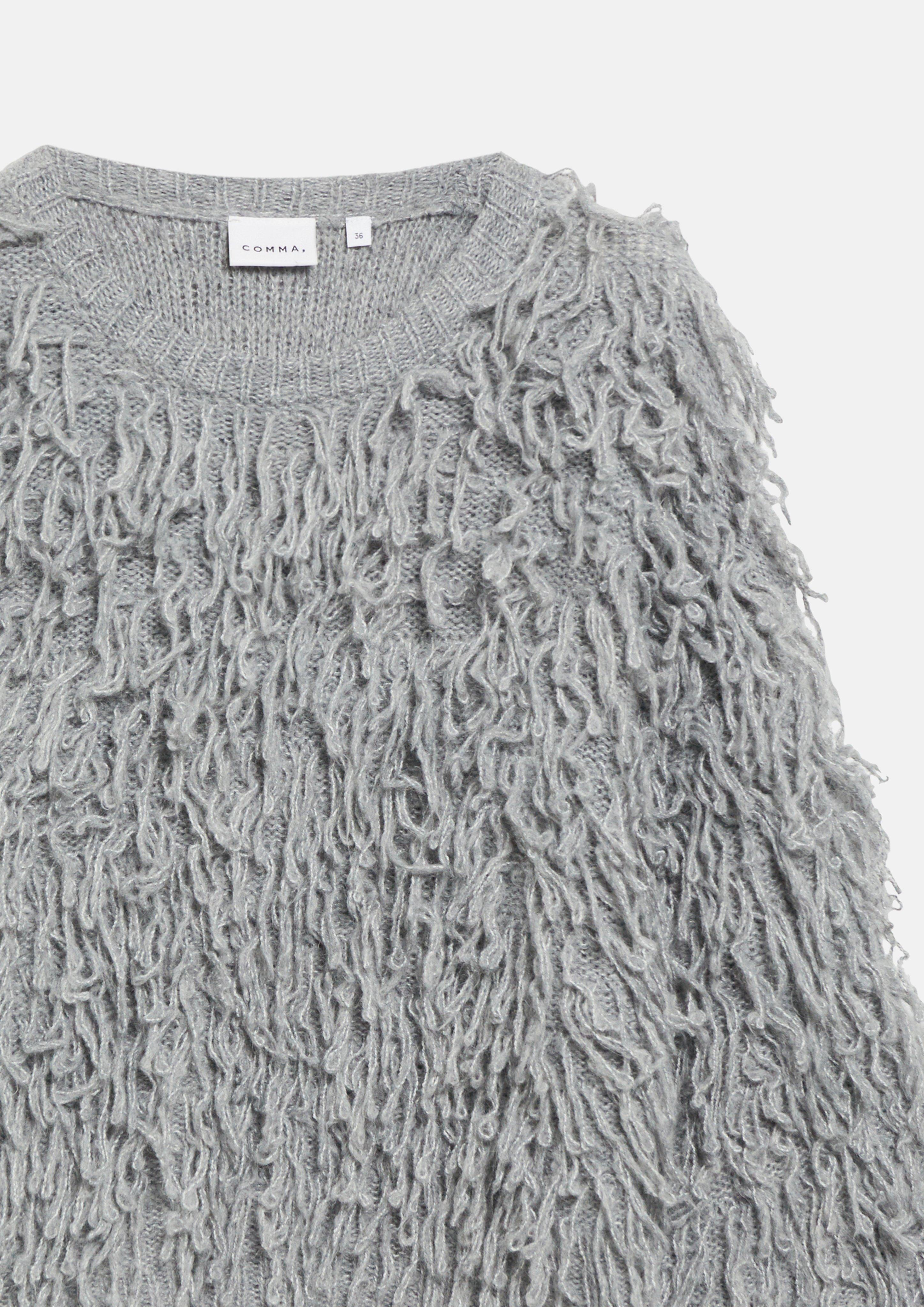 Strickpullover mit Fransen und überschnittenen Schultern in grau von COMMA