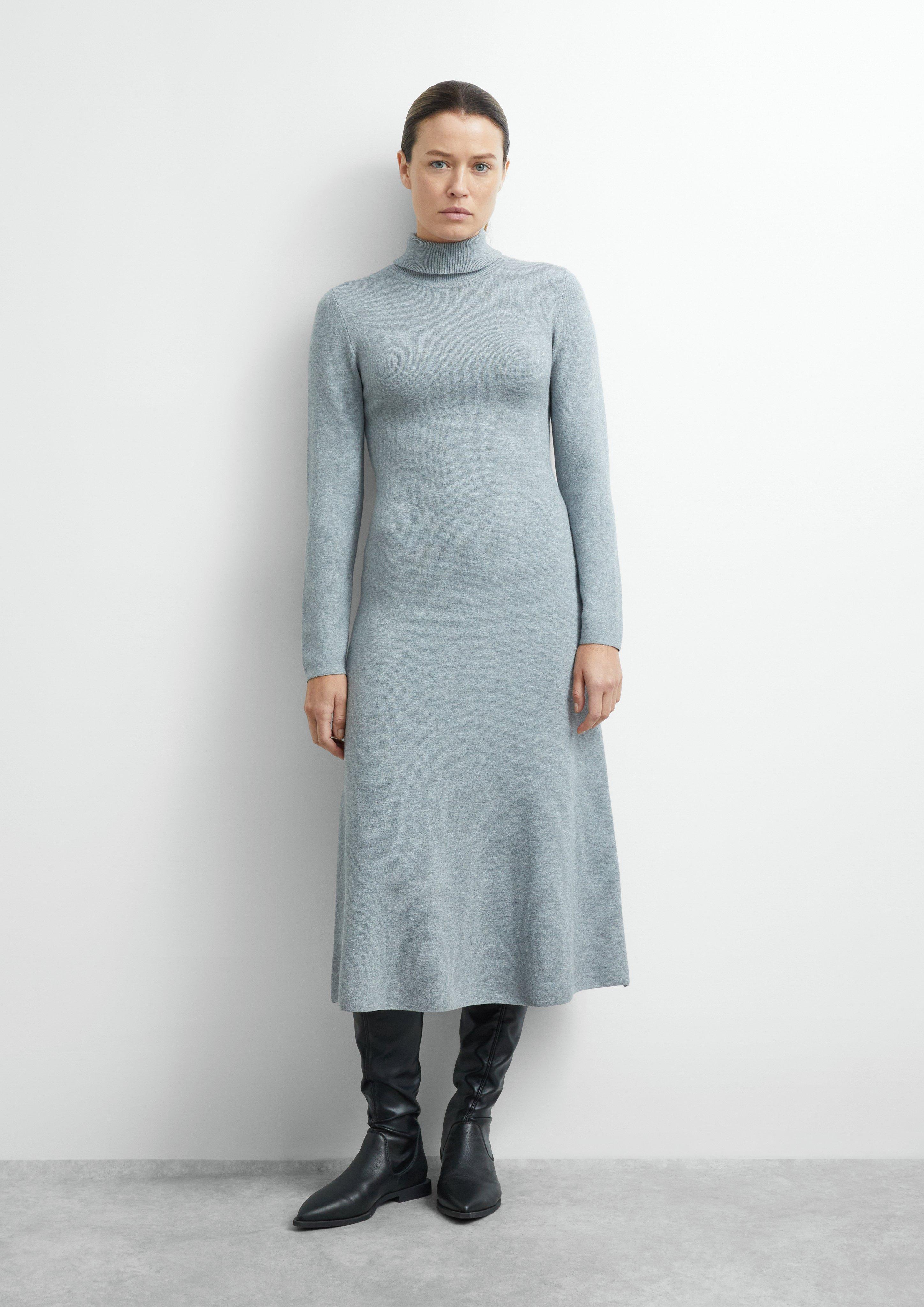 Feinstrick-Kleid mit Rollkragen und ausgestelltem Saum in grau von COMMA