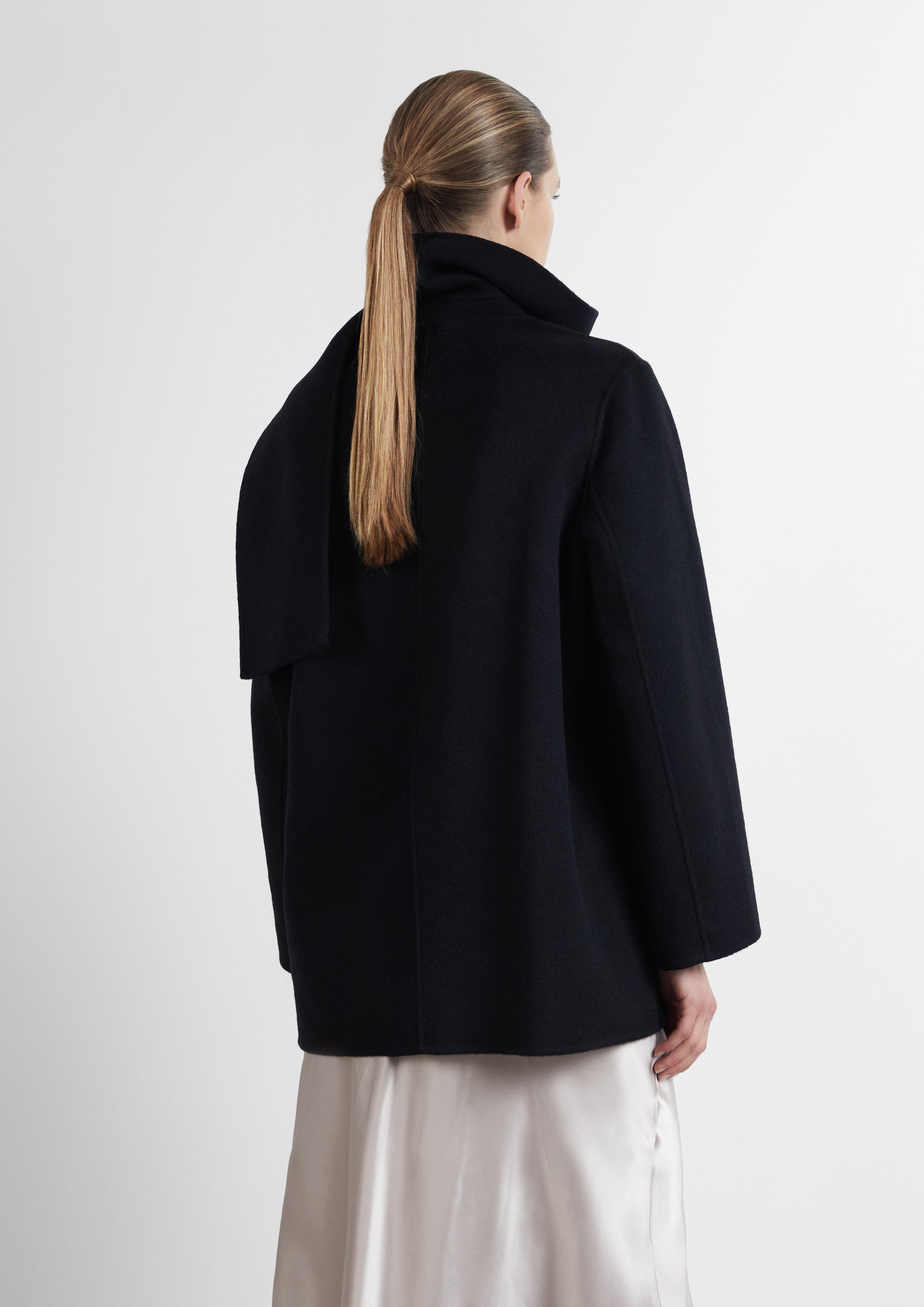 Damen Outdoor-Jacke aus Doubleface mit Schalkragen in schwarz von COMMA