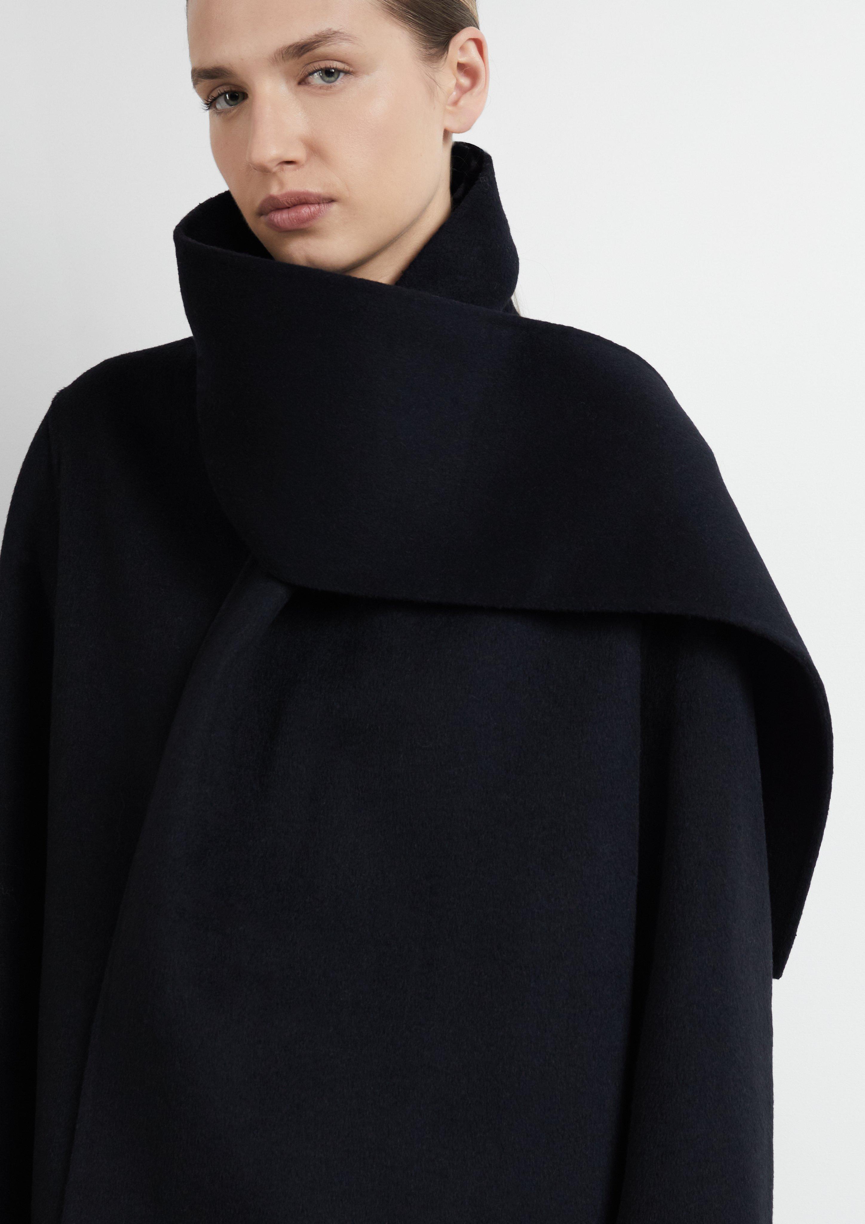 Damen Outdoor-Jacke aus Doubleface mit Schalkragen in schwarz von COMMA