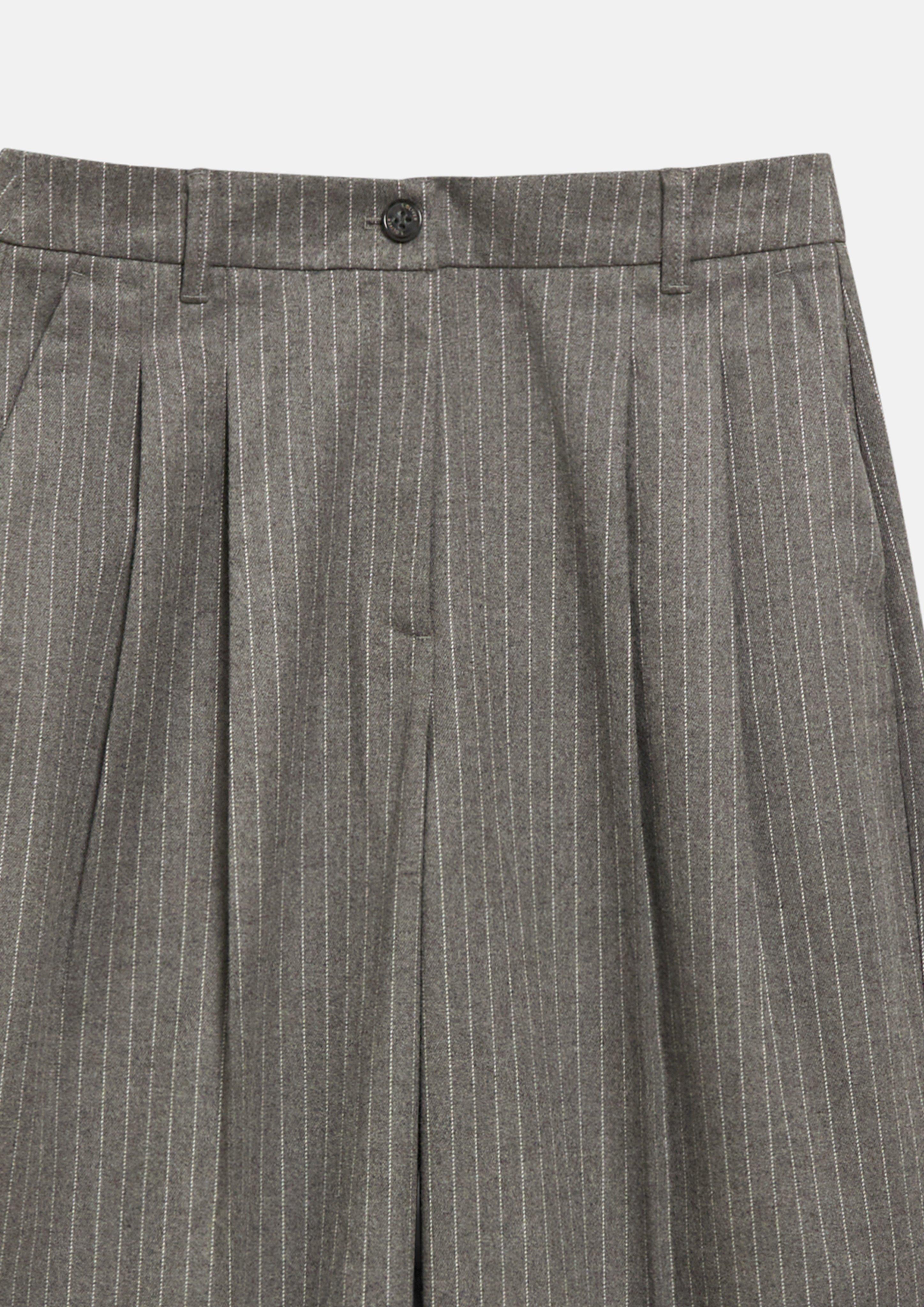 Damen Nadelstreifenhose mit Bundfalten und Extra Wide Leg in grau von s.Oliver