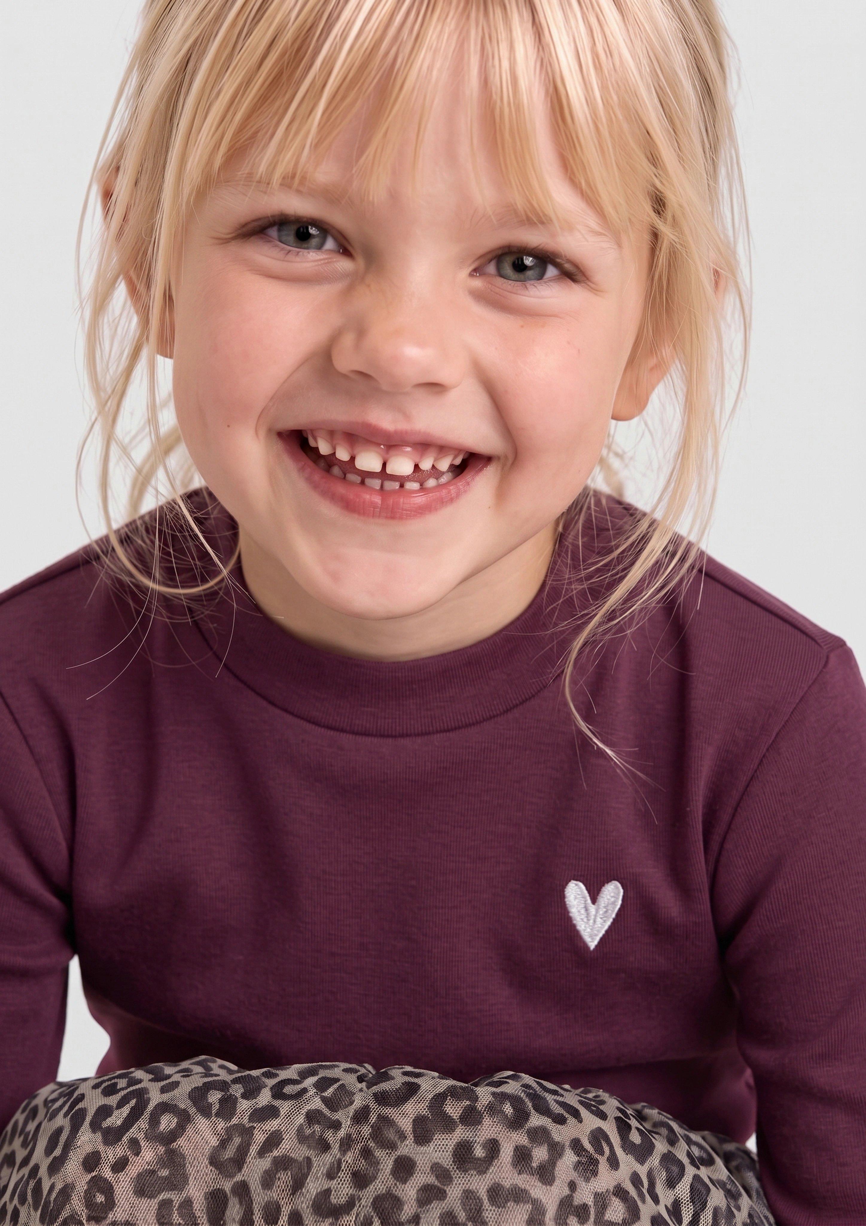 Kinder Rippshirt im Slim Fit mit Glitzerstickerei in rot von s.Oliver
