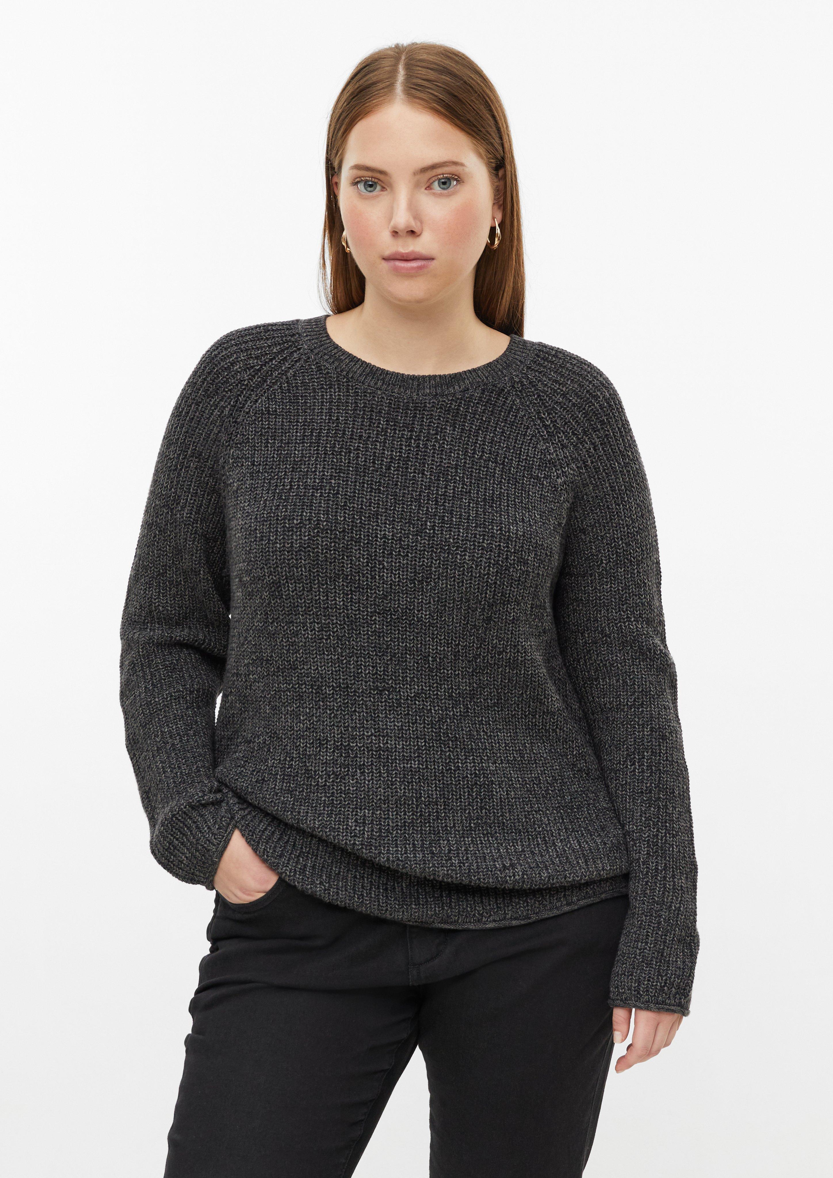Pull à côtes et bords roulés en gris foncé de QS CURVE