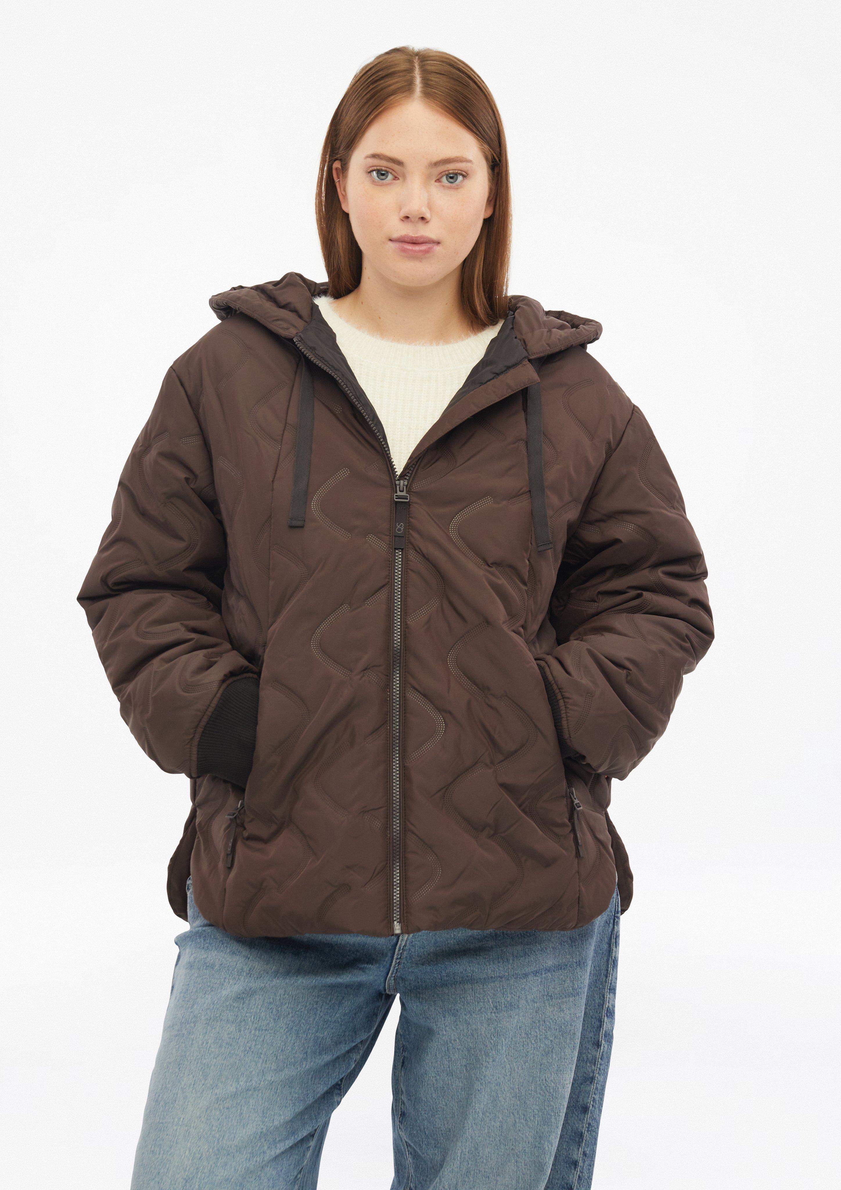 Wattierte Jacke mit geprägtem Muster in Farbe dunkelbraun von QS CURVE