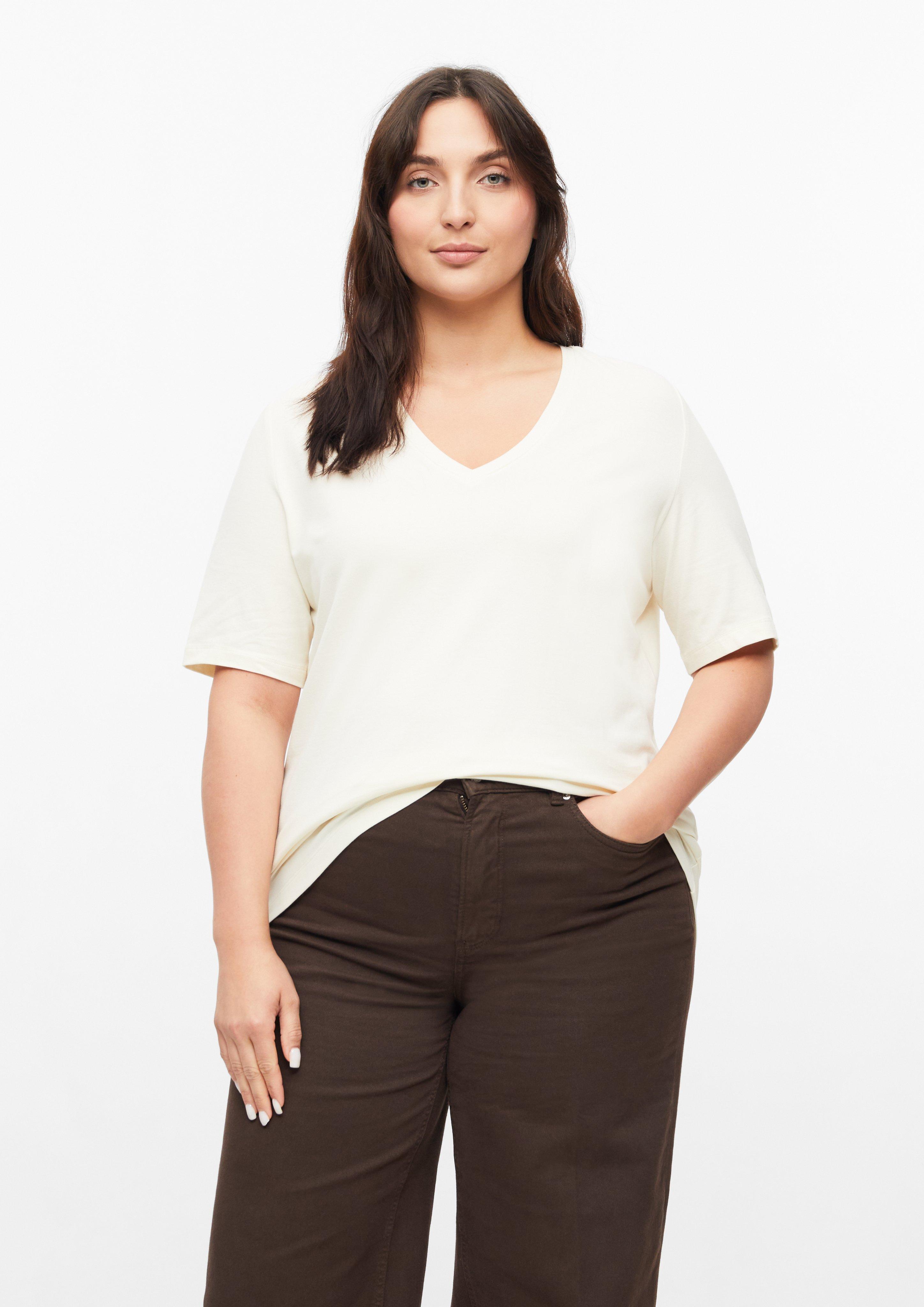Damen T-Shirt mit V-Ausschnitt in helles beige von s.Oliver CURVE