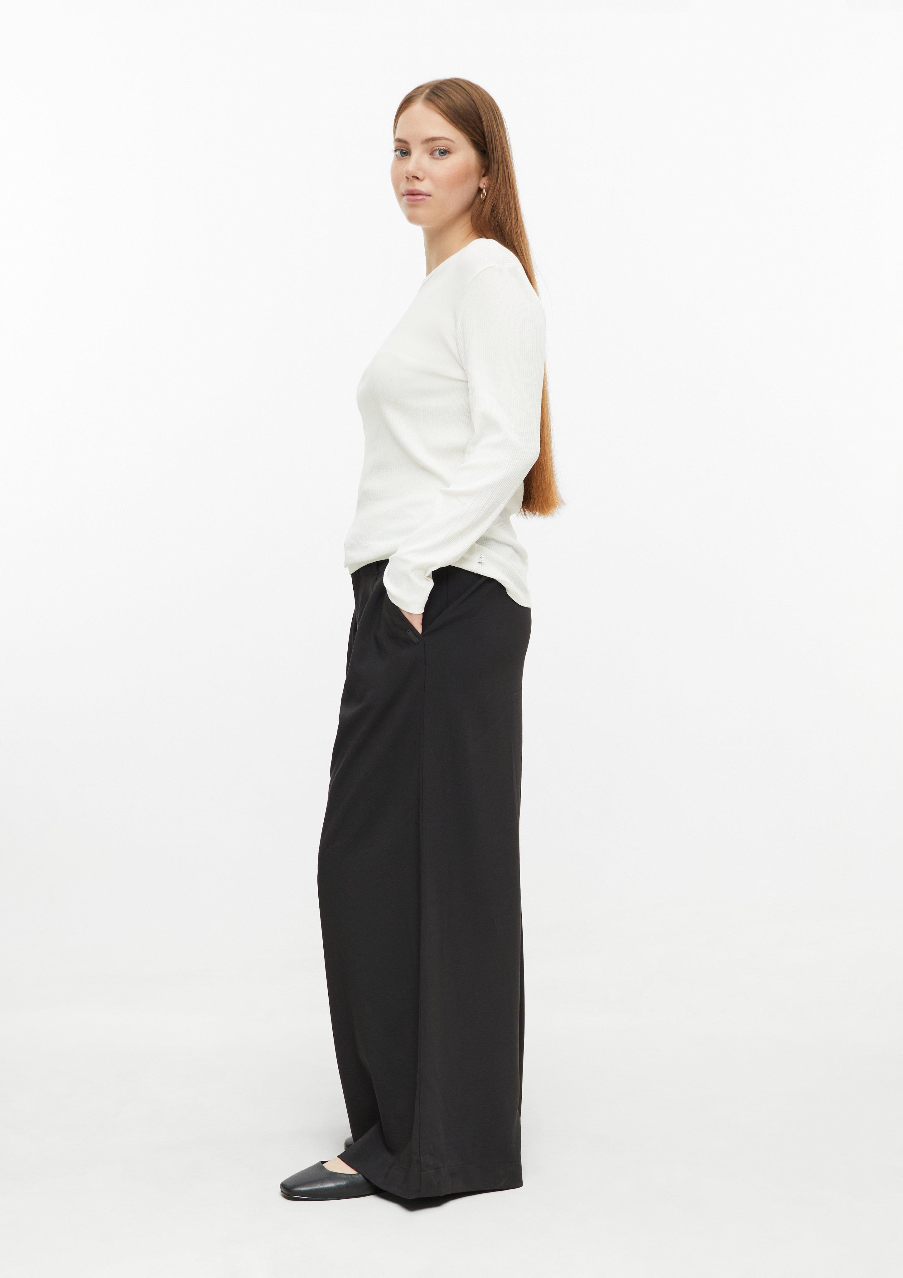 Dames Broek met plooien en wijde pijpen in zwart van QS CURVE