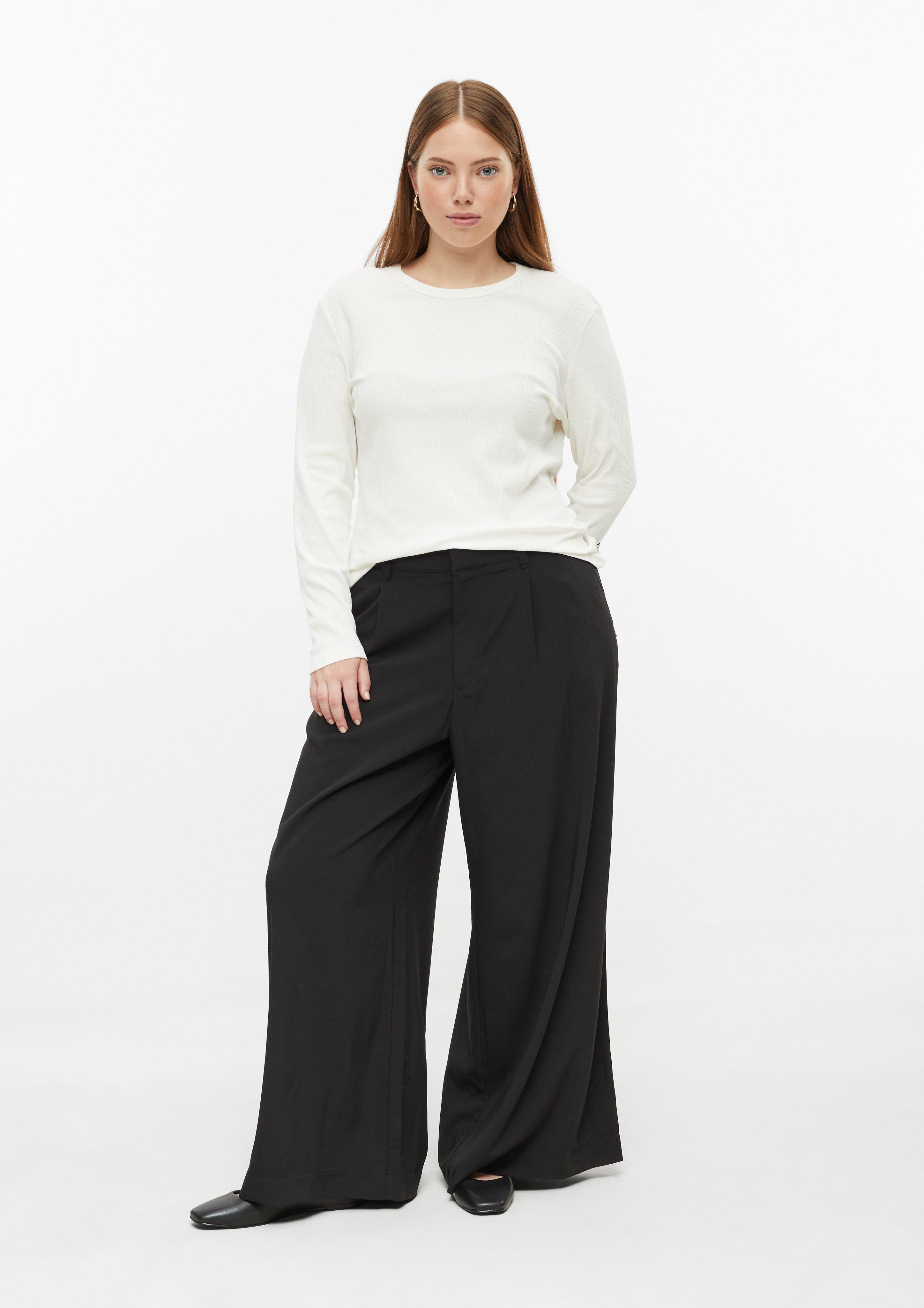 Dames Broek met plooien en wijde pijpen in zwart van QS CURVE
