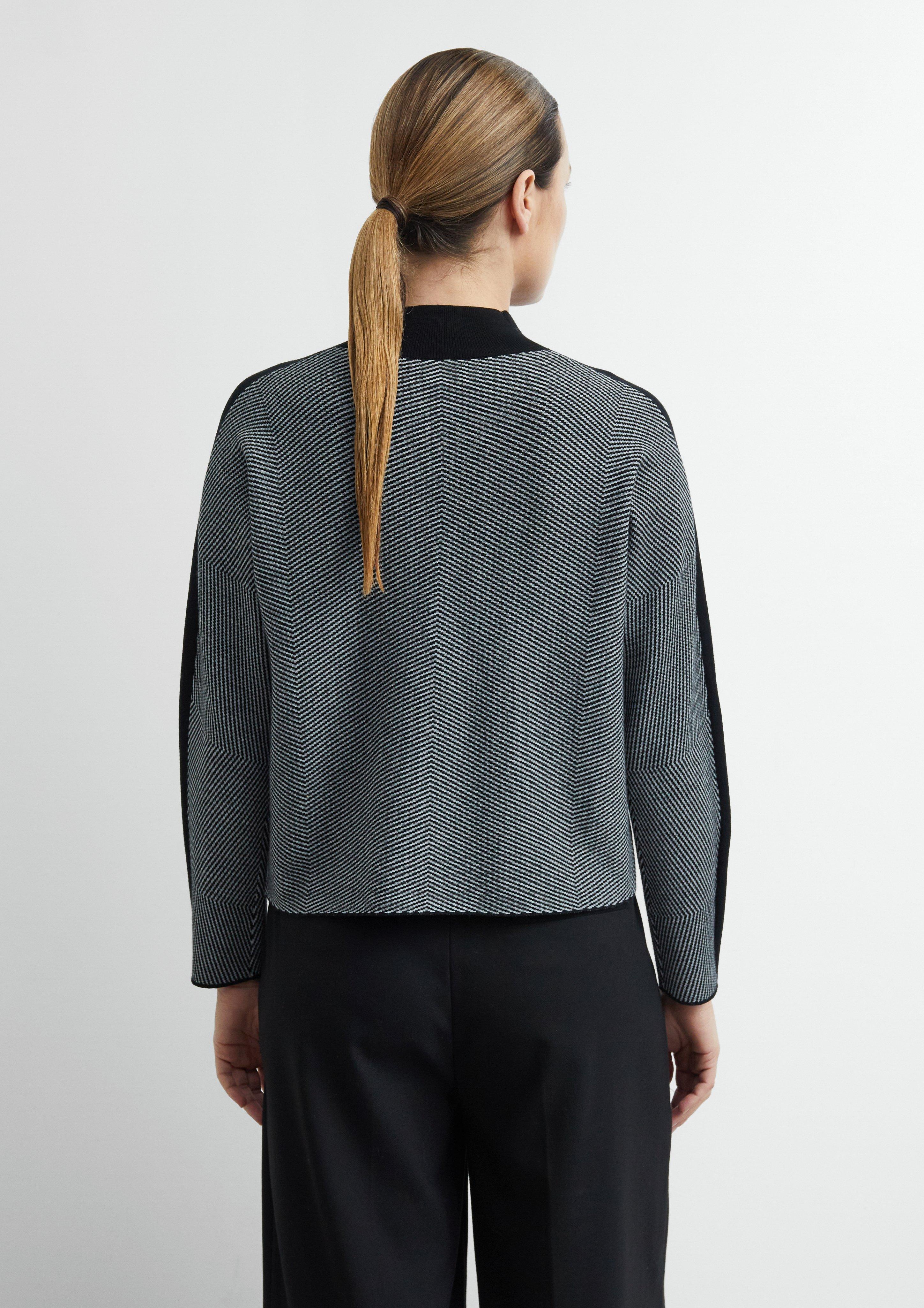 Damen Strickpullover mit Jacquard-Muster und Fledermausärmeln in schwarz von COMMA