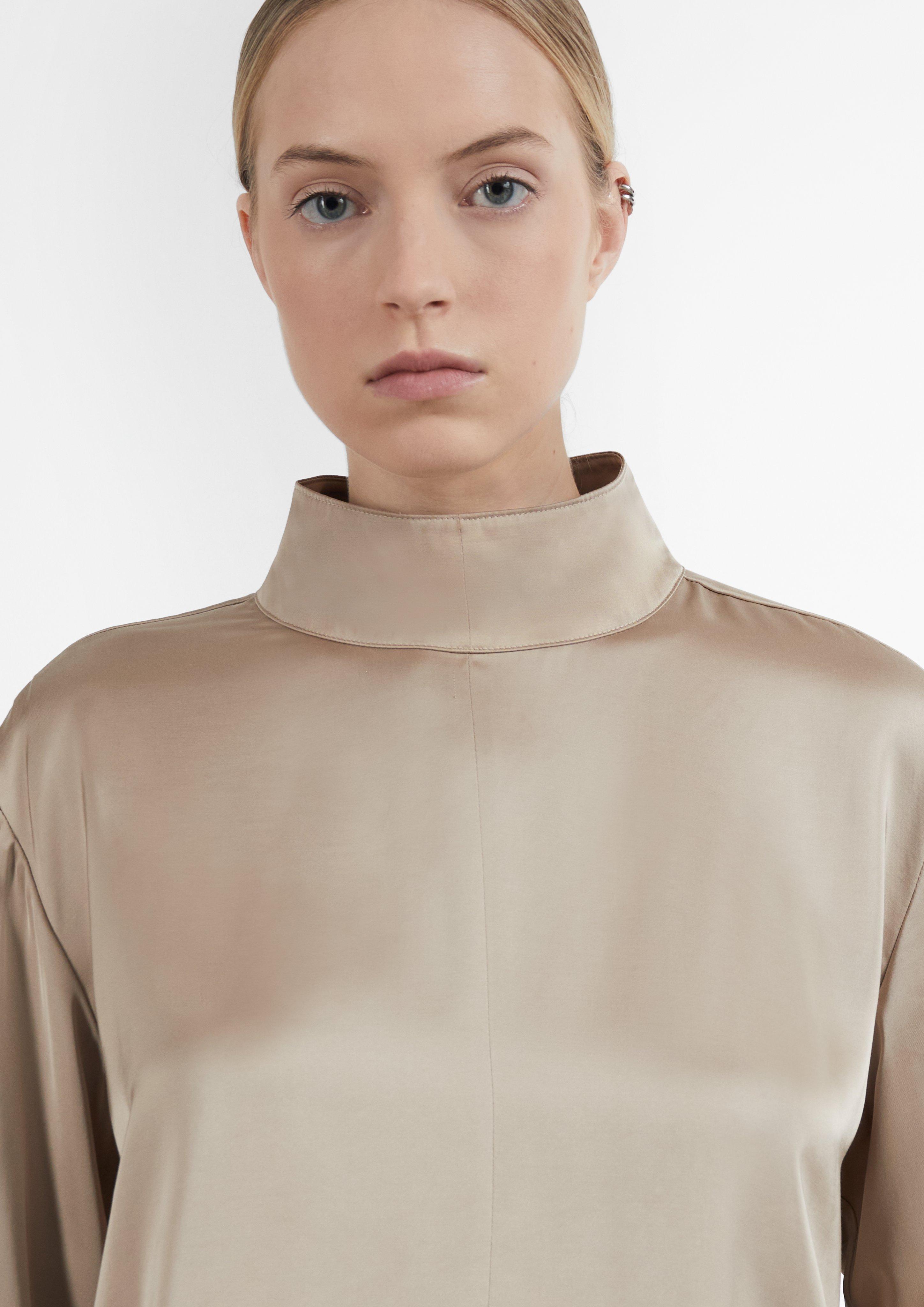 Damen Satin-Bluse mit Stehkragen und verdecktem Reißverschluss in braun von COMMA