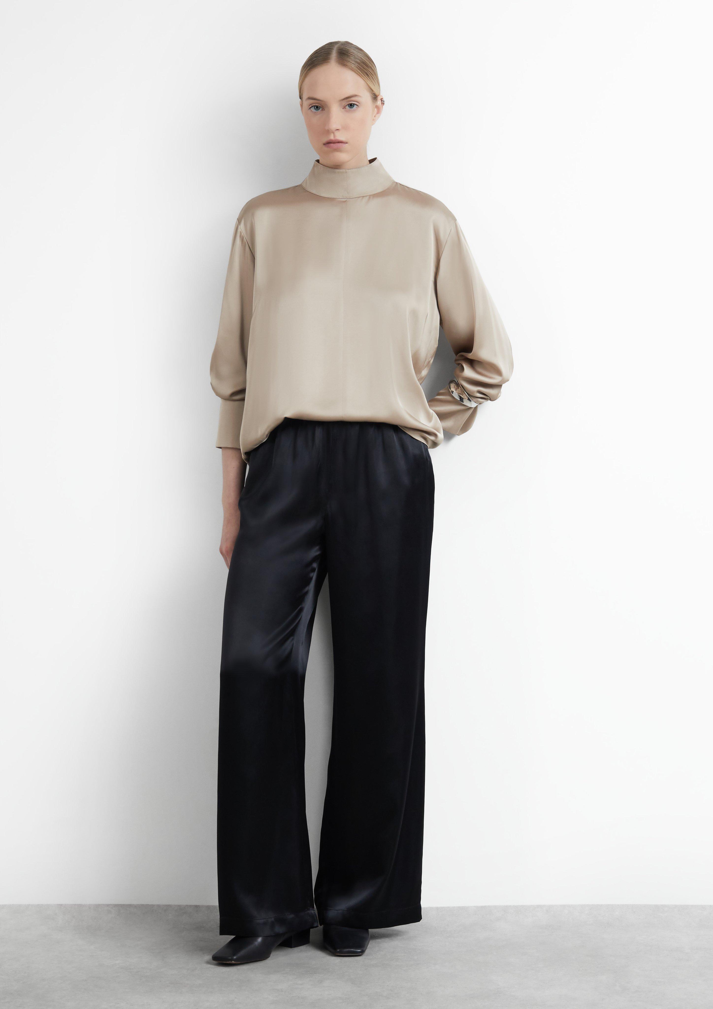 Damen Satin-Bluse mit Stehkragen und verdecktem Reißverschluss in braun von COMMA