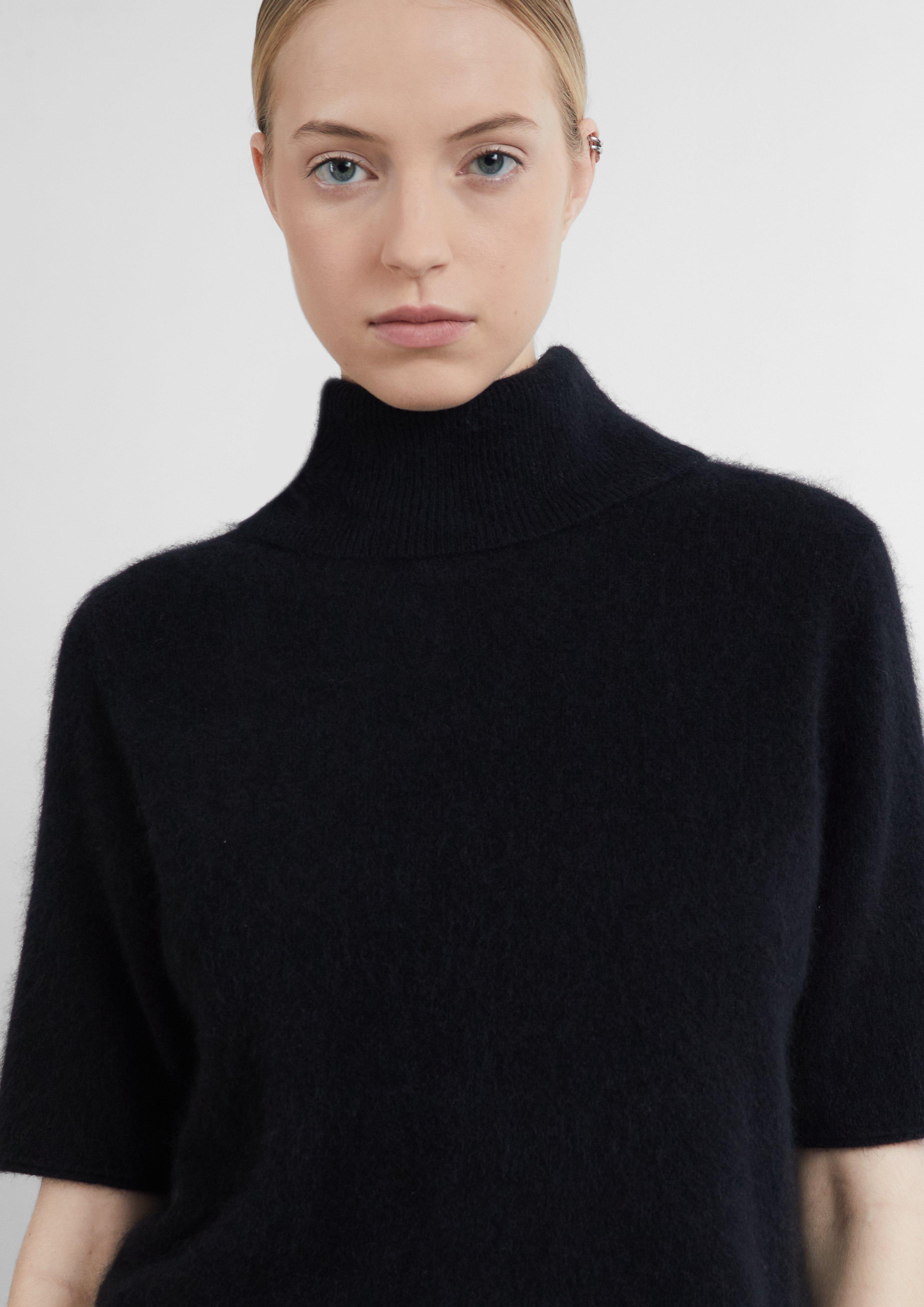 Damen Kuschelig gebürsteter Feinstrick-Pullover mit Rollkragen in schwarz von COMMA
