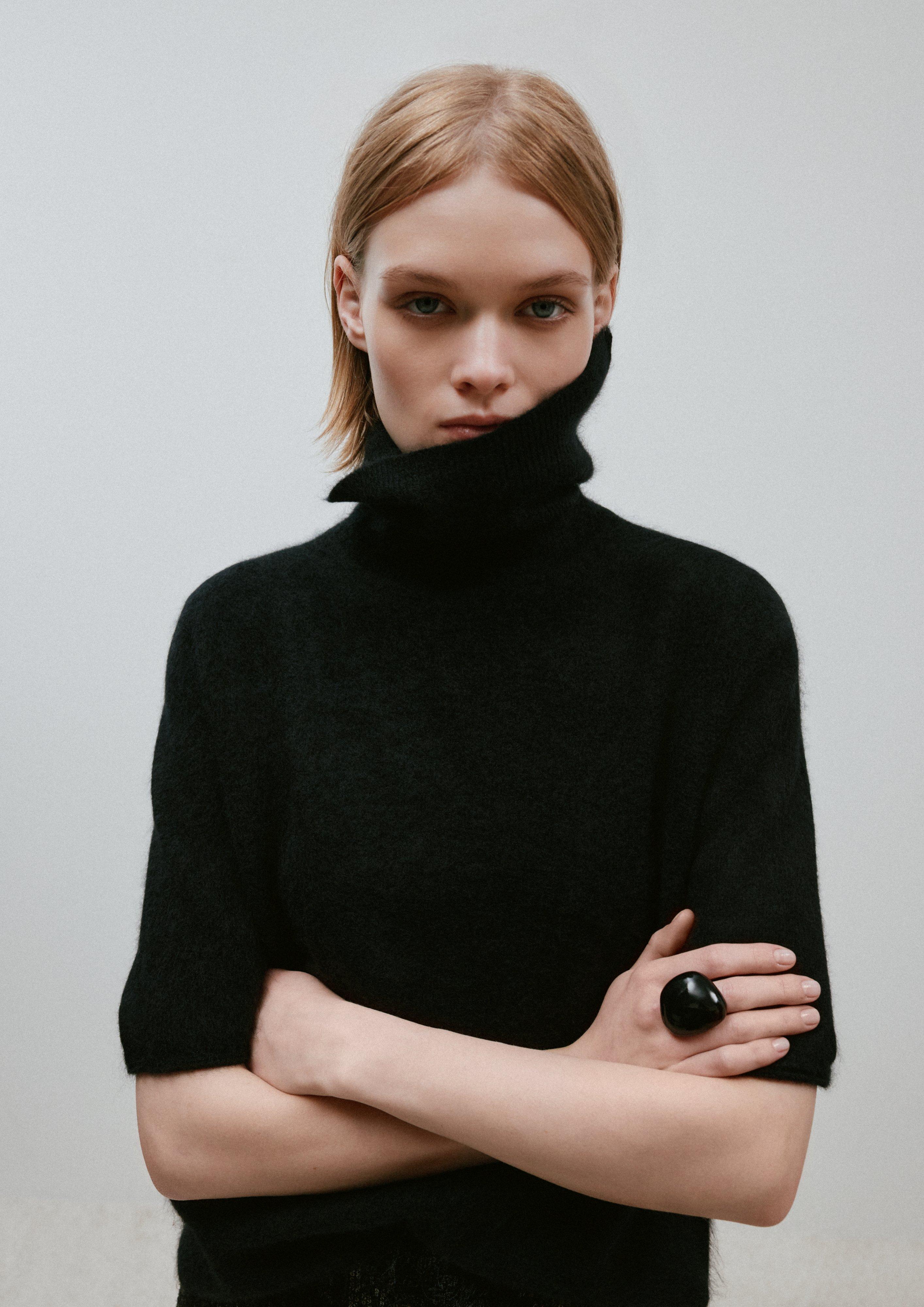 Kuschelig gebürsteter Feinstrick-Pullover mit Rollkragen in Farbe schwarz von COMMA