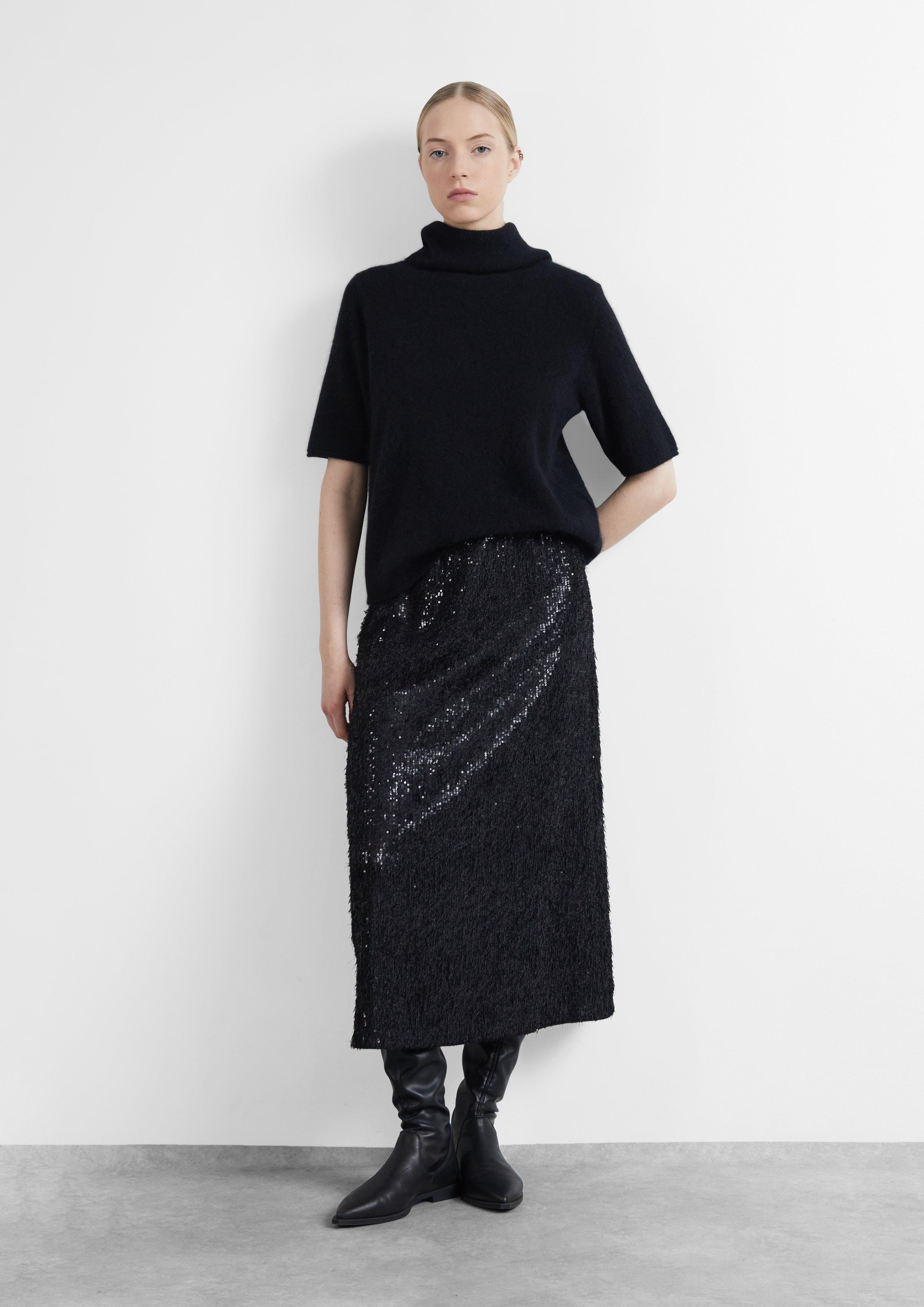 Damen Kuschelig gebürsteter Feinstrick-Pullover mit Rollkragen in schwarz von COMMA