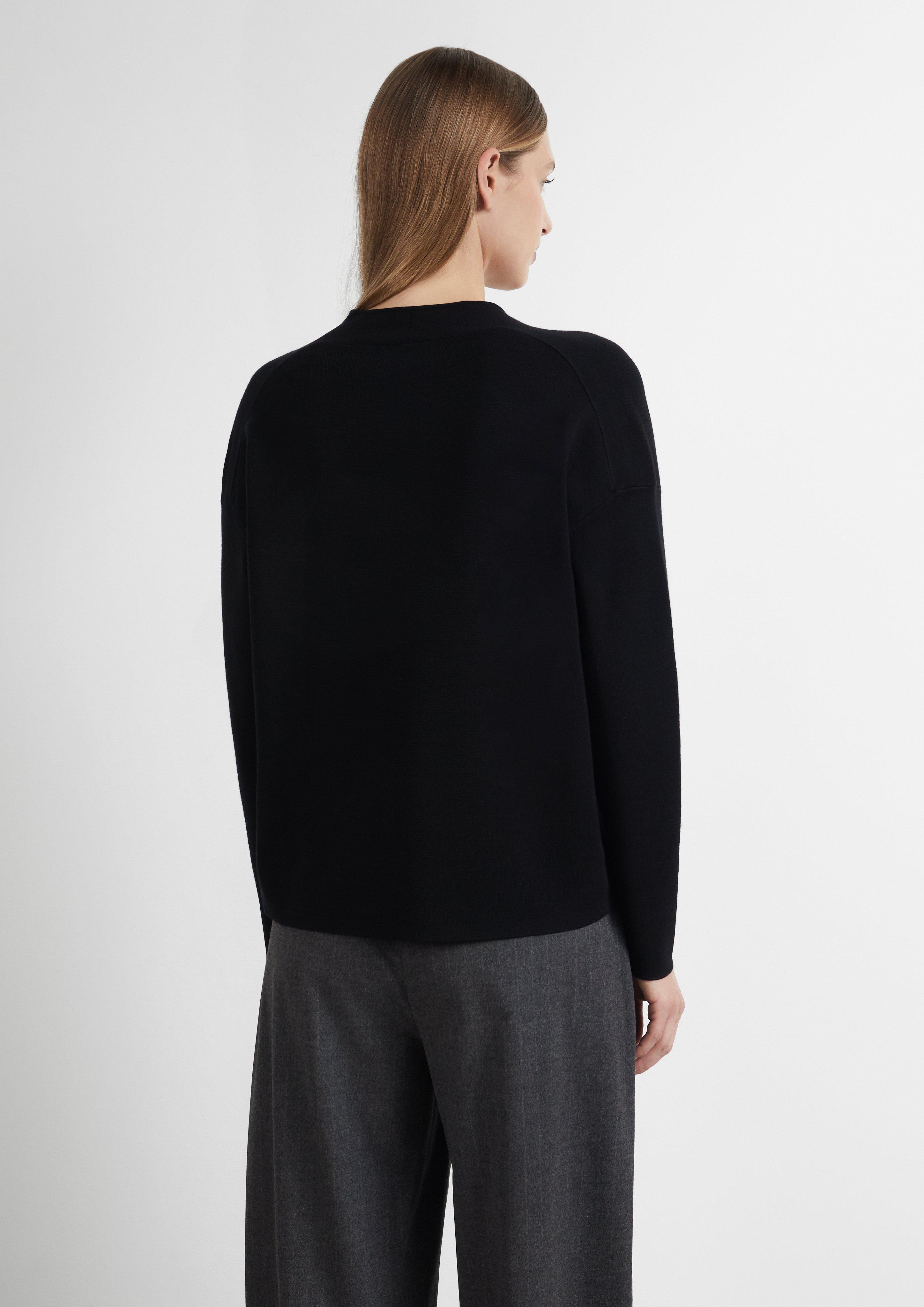 Feinstrick-Pullover mit V-Ausschnitt und Relaxed Fit in schwarz von COMMA