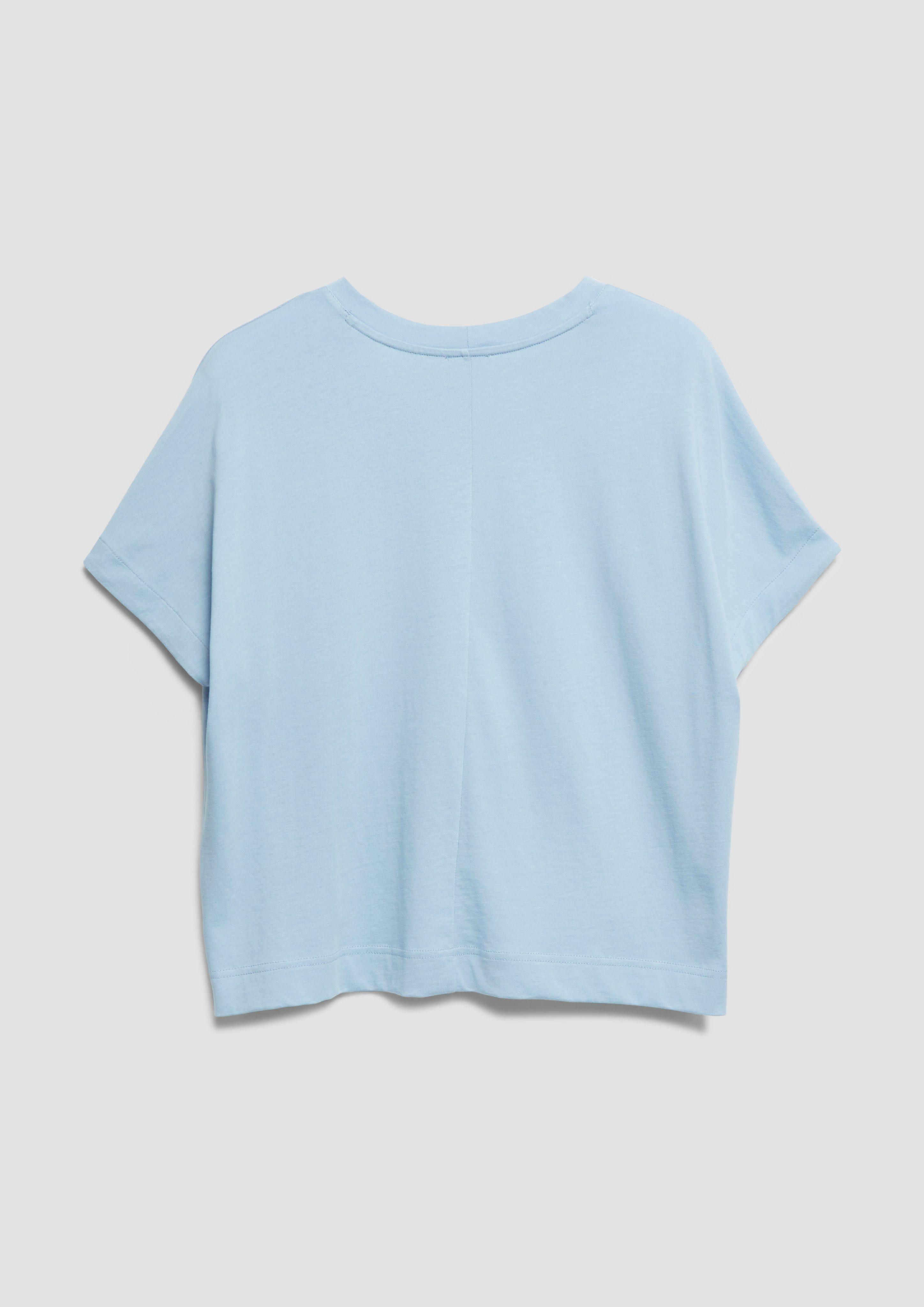 T-Shirt in 5025, 0100, 8918 & 3903