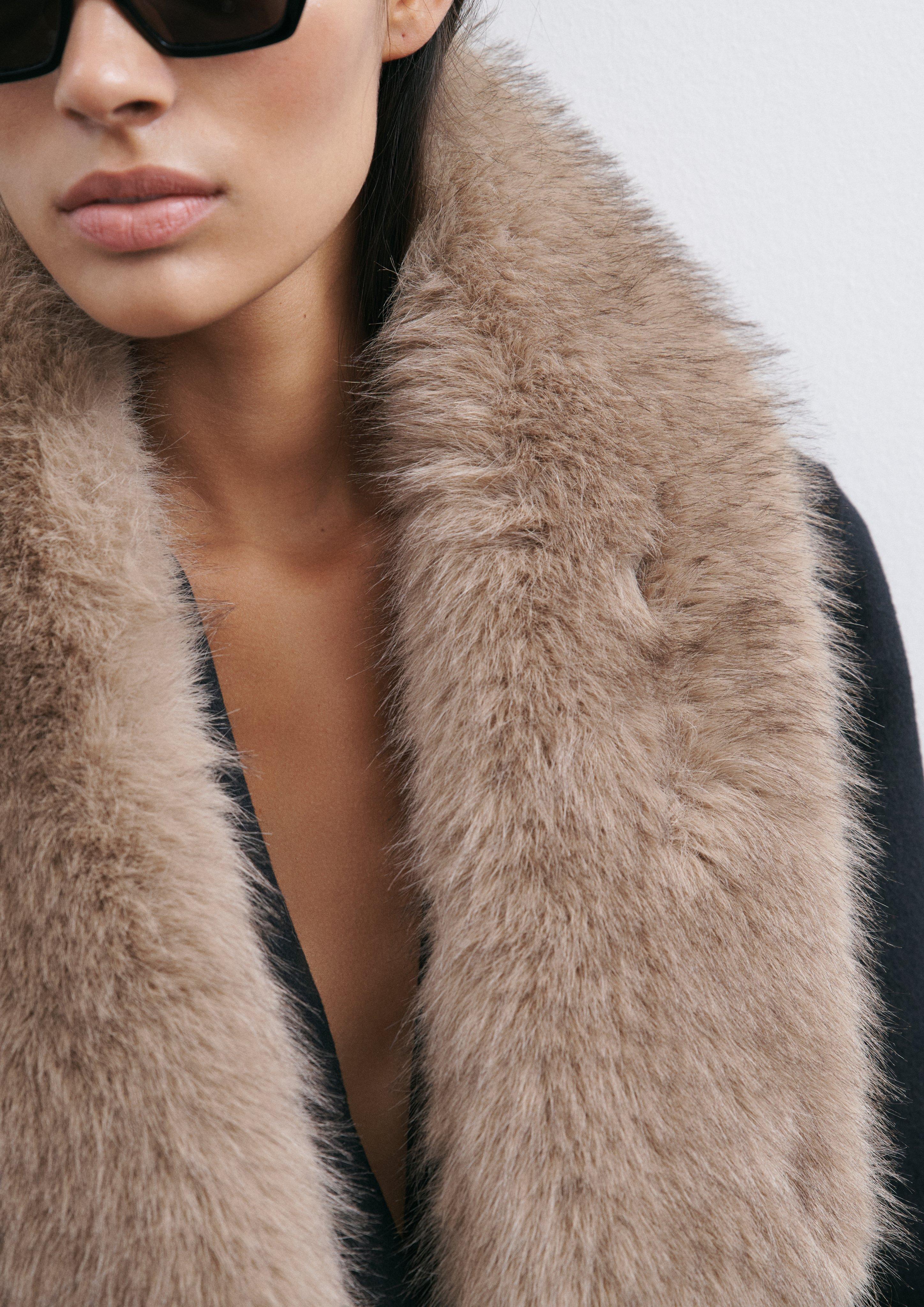 Fake-Fur-Schal in Farbe beige von comma
