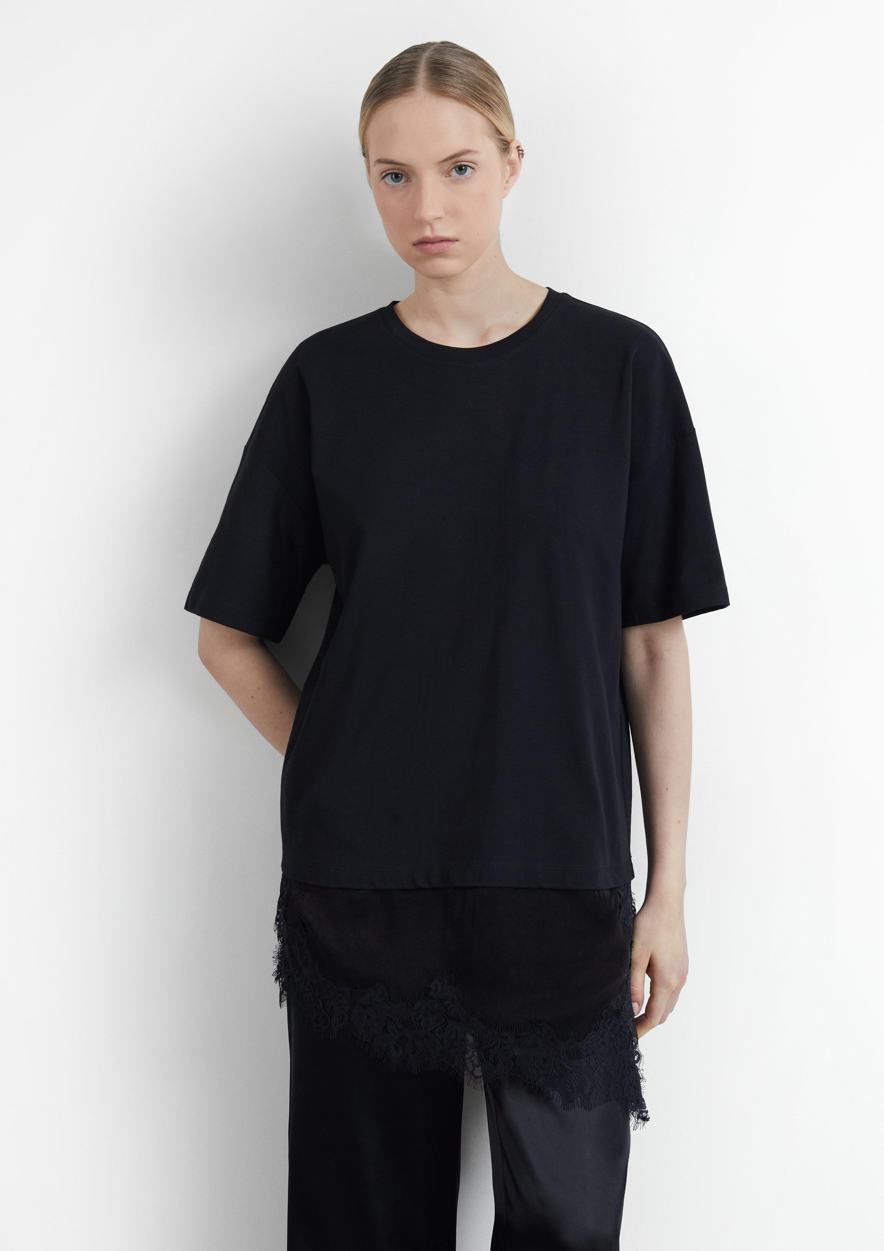 T-Shirt in black by COMMA