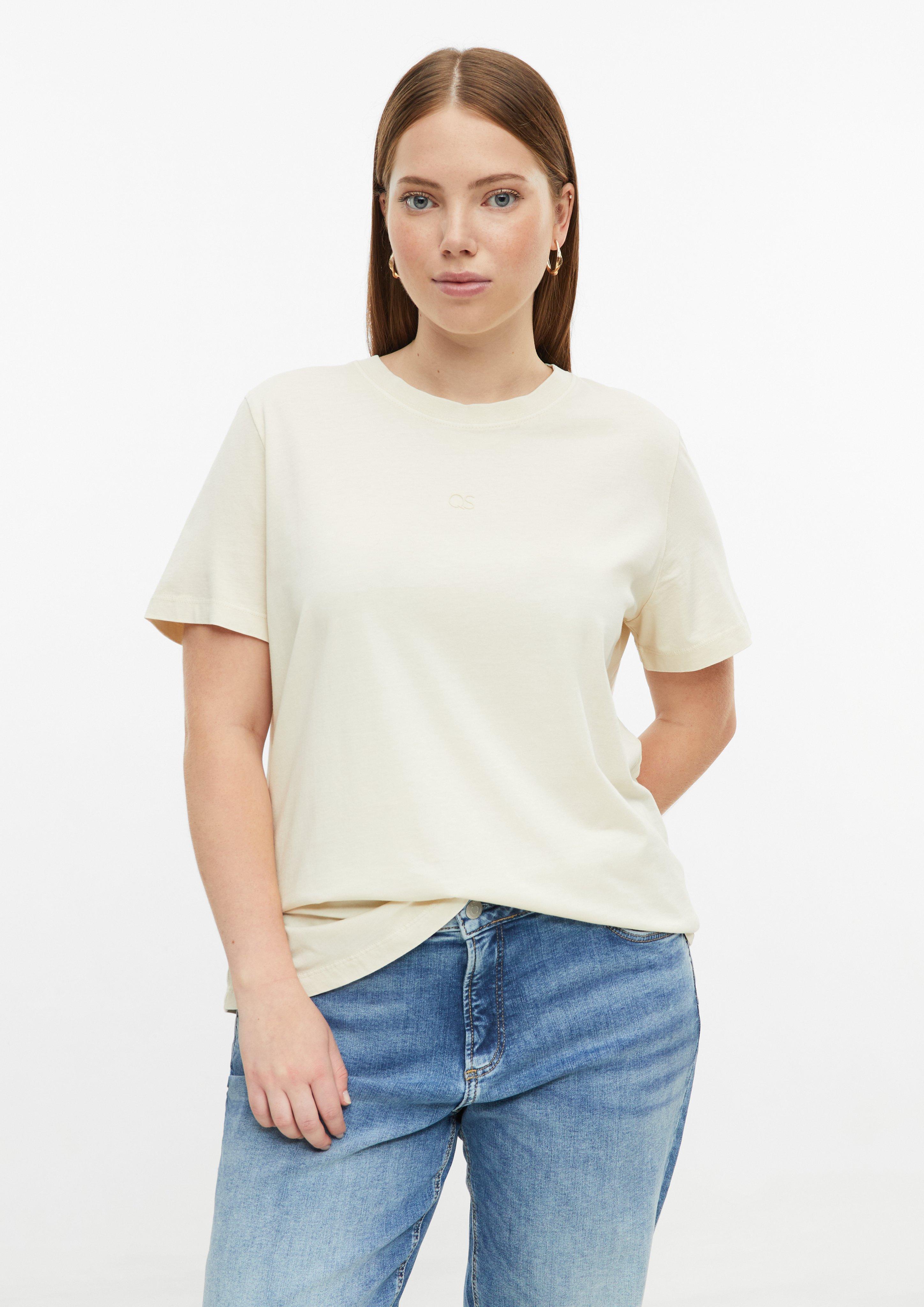 T-shirt en coton délavé avec un petit logo imprimé en sable clair de QS CURVE